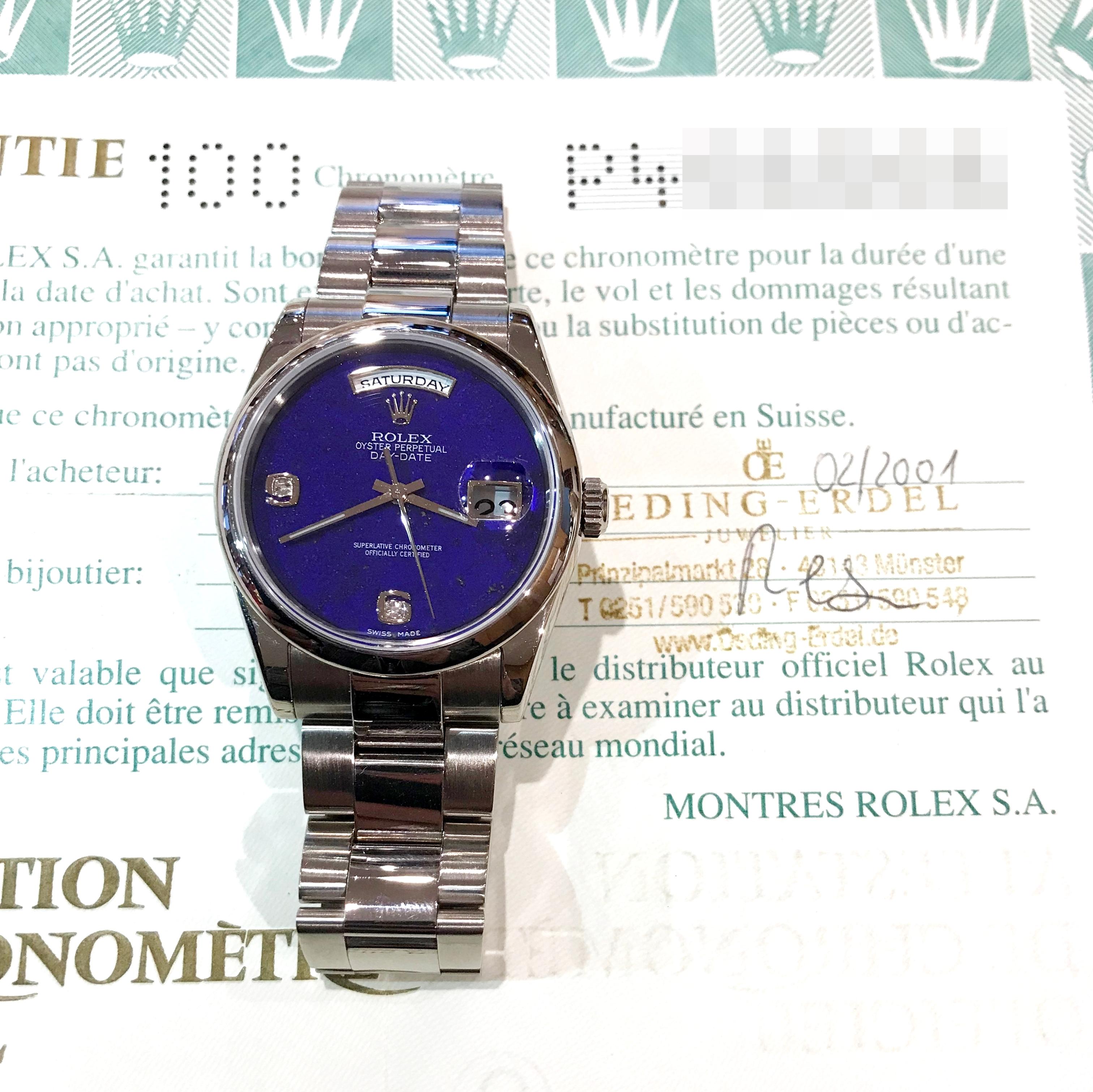 Marke: Vintage By Rolex
Modell: 118209
Jahr: 2000
Seriennummer: P4xxxxx
Referenz: C03847

Gehäuse: 18K Weißgold 36mm ohne Krone; Zeigt Anzeichen von Verschleiß mit leichter Politur von früheren mit inneren Fall zurück gestempelt 2099

Zifferblatt: