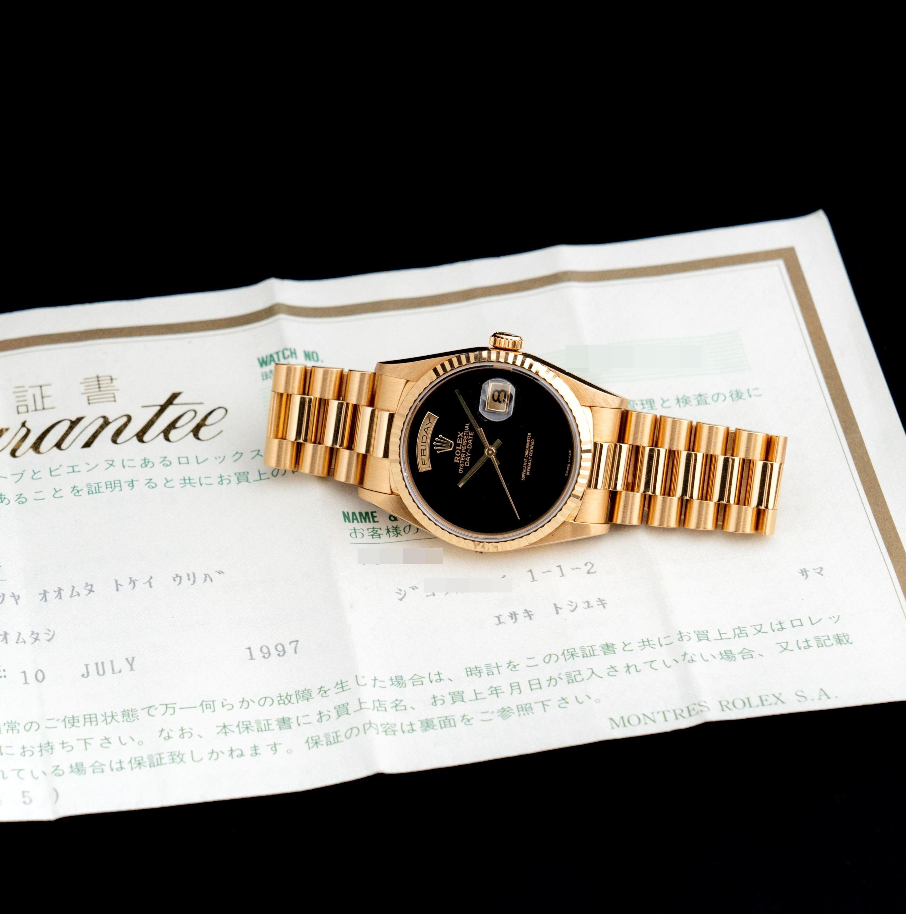 Marke: Vintage By Rolex
Modell: 18238
Jahr: 1995
Seriennummer: W8xxxxx
Referenz: C03957

Entdecken Sie die kultige Rolex Day-Date Ref. 18238, ein zeitloses Meisterwerk, das nahtlos Vintage-Ästhetik mit moderner Benutzerfreundlichkeit verbindet.