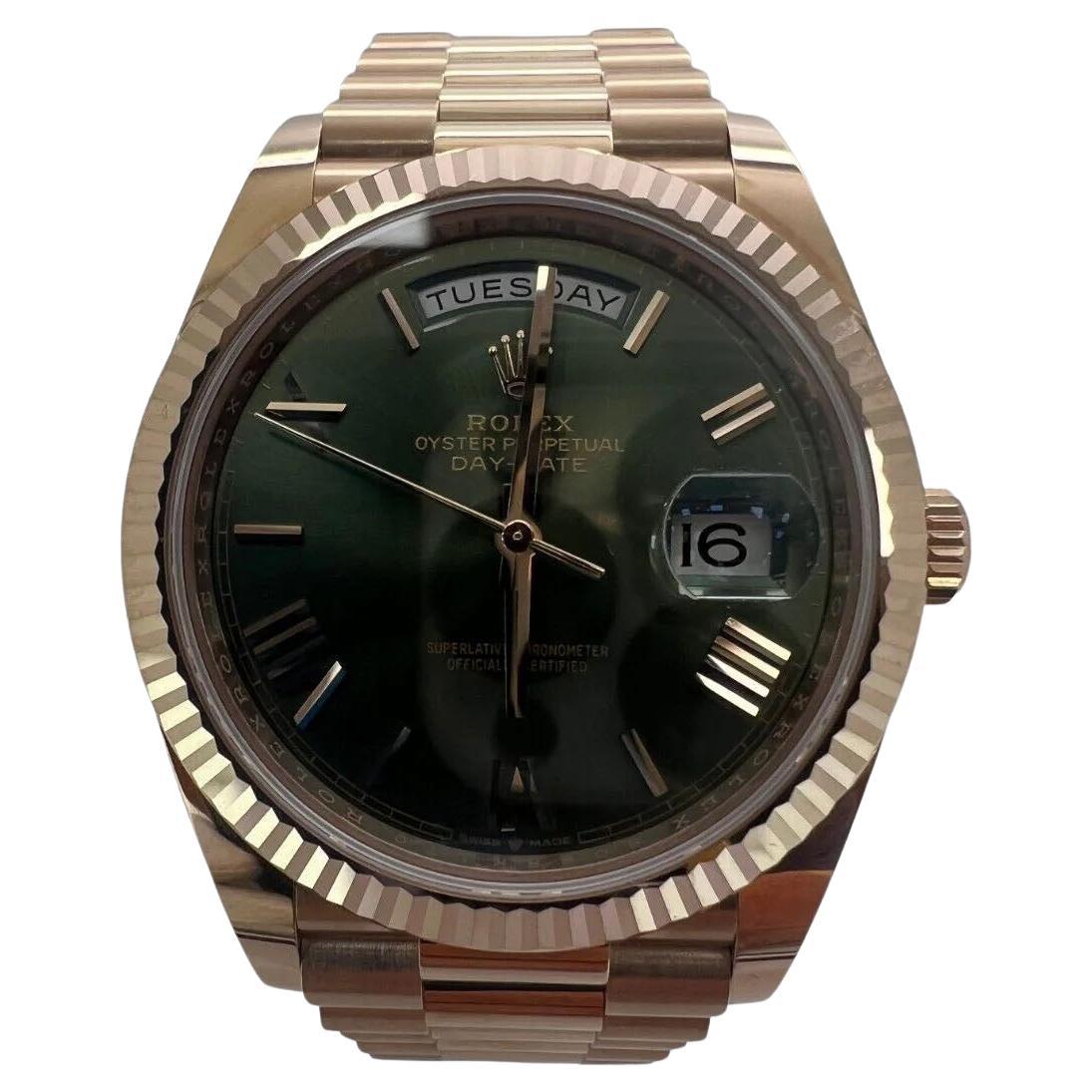 Reloj Rolex Day-Date 228235 Pulsera President rosa con bisel rosa Esfera aceituna en venta