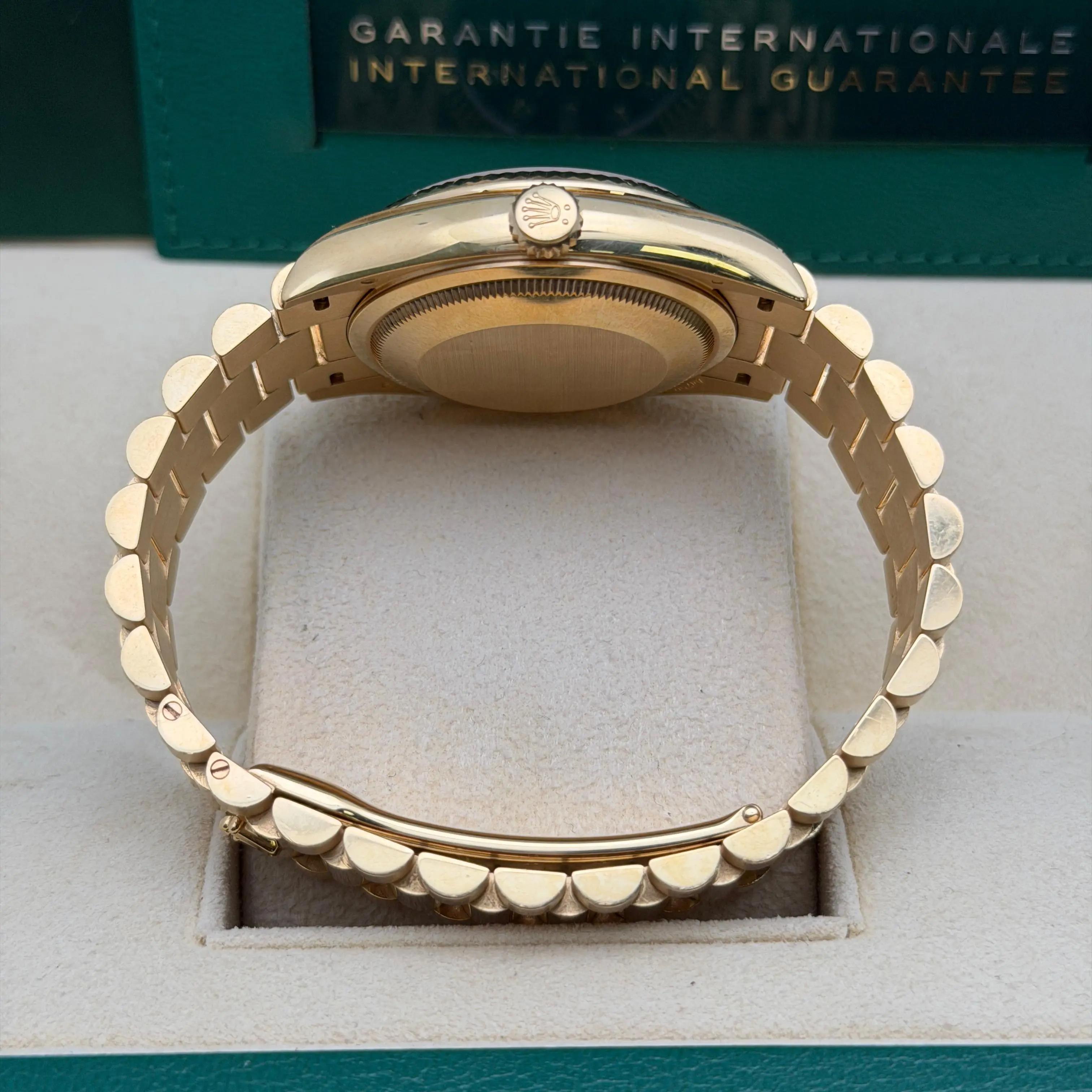 Reloj Rolex Day-Date 36 Oro Amarillo de 18 quilates Esfera de diamantes Hombre Verde 128238 en venta 1