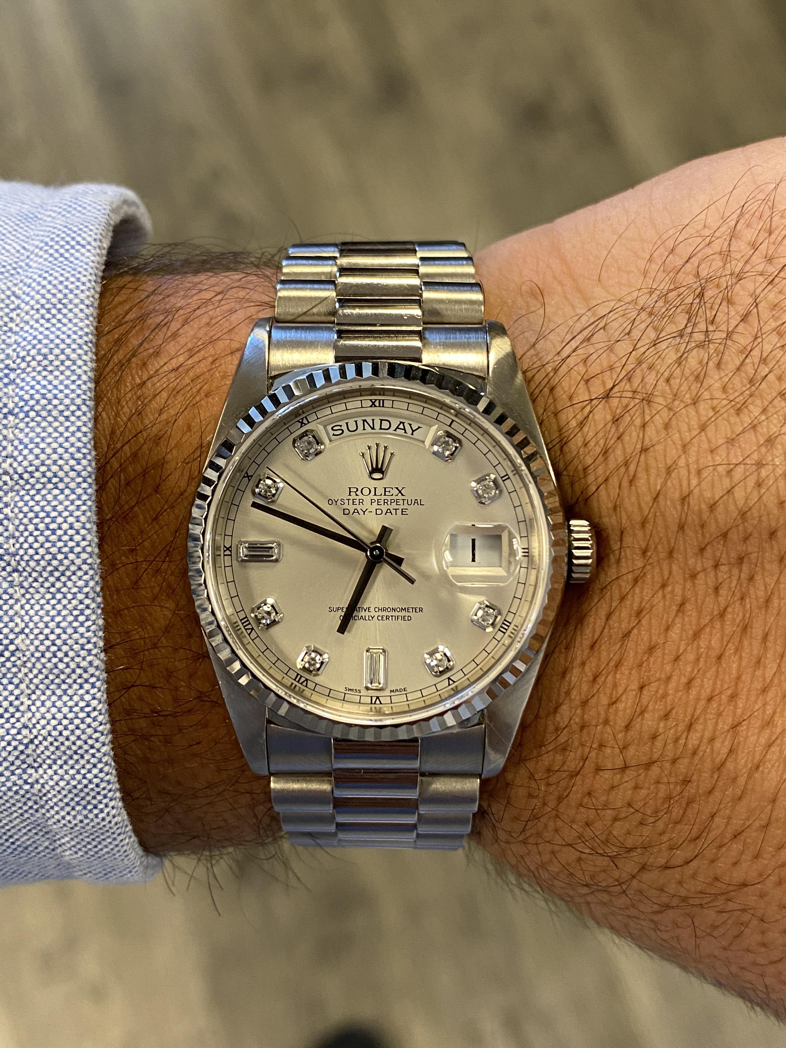 BRAND: Roles
MODEL: Day-Date
REFRENCE: 18239
CASE: 18k White Gold
DIAL: Silver, Original Diamond Dial
BAND: 18k Whire Gold
WRIST SIZE: Apx. 7.75
MOVEMENT: Automatic

Very Good condition
Original diamonds dial
No box or papers

Accommodated with an