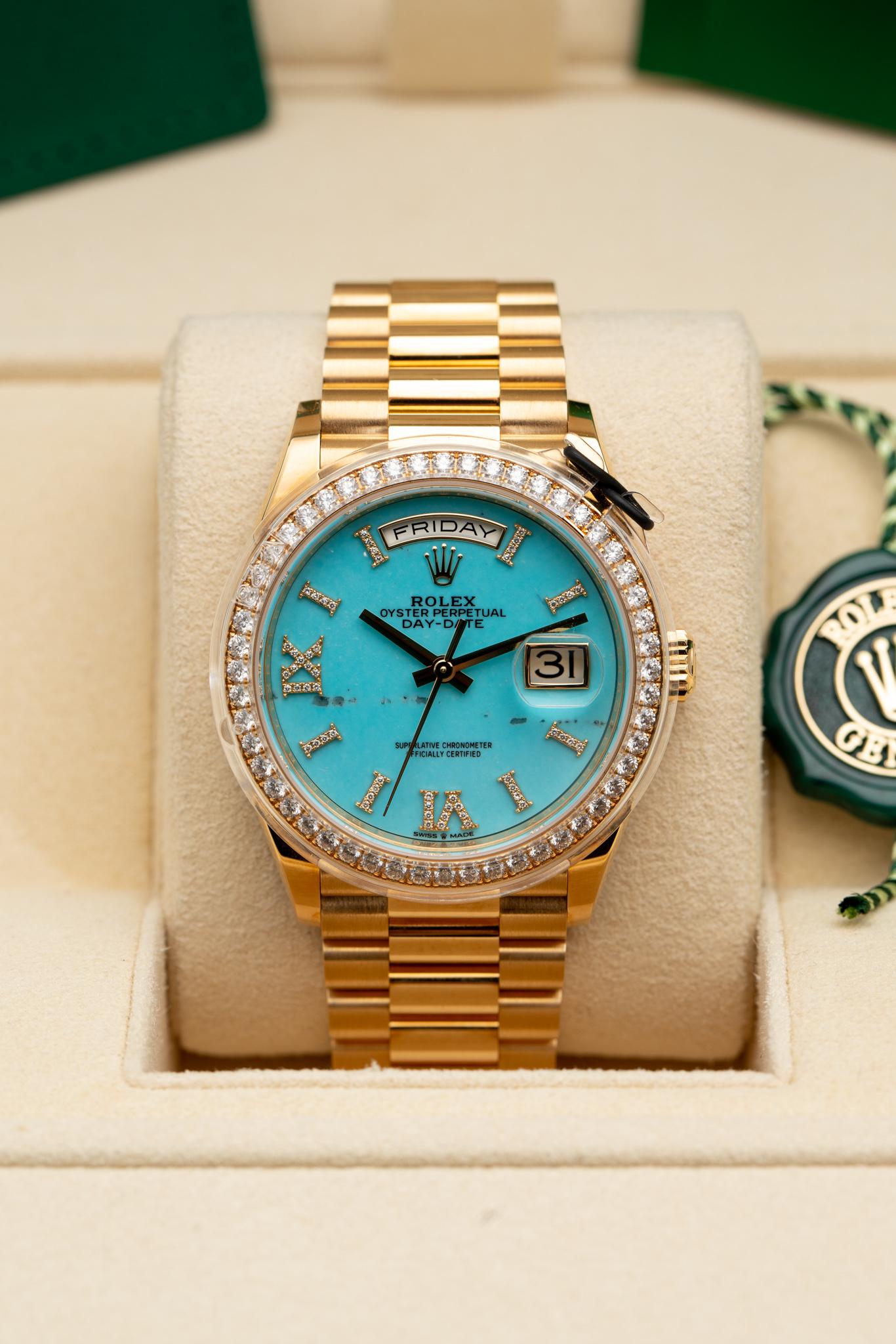 This dial features hour markers in 18 ct gold, set with 32 diamonds, and a Roman VI and IX in 18 ct gold, set with 24 diamonds. Only found in a few places on Earth, turquoise has been prized for thousands of years for its special hue. Rolex selects