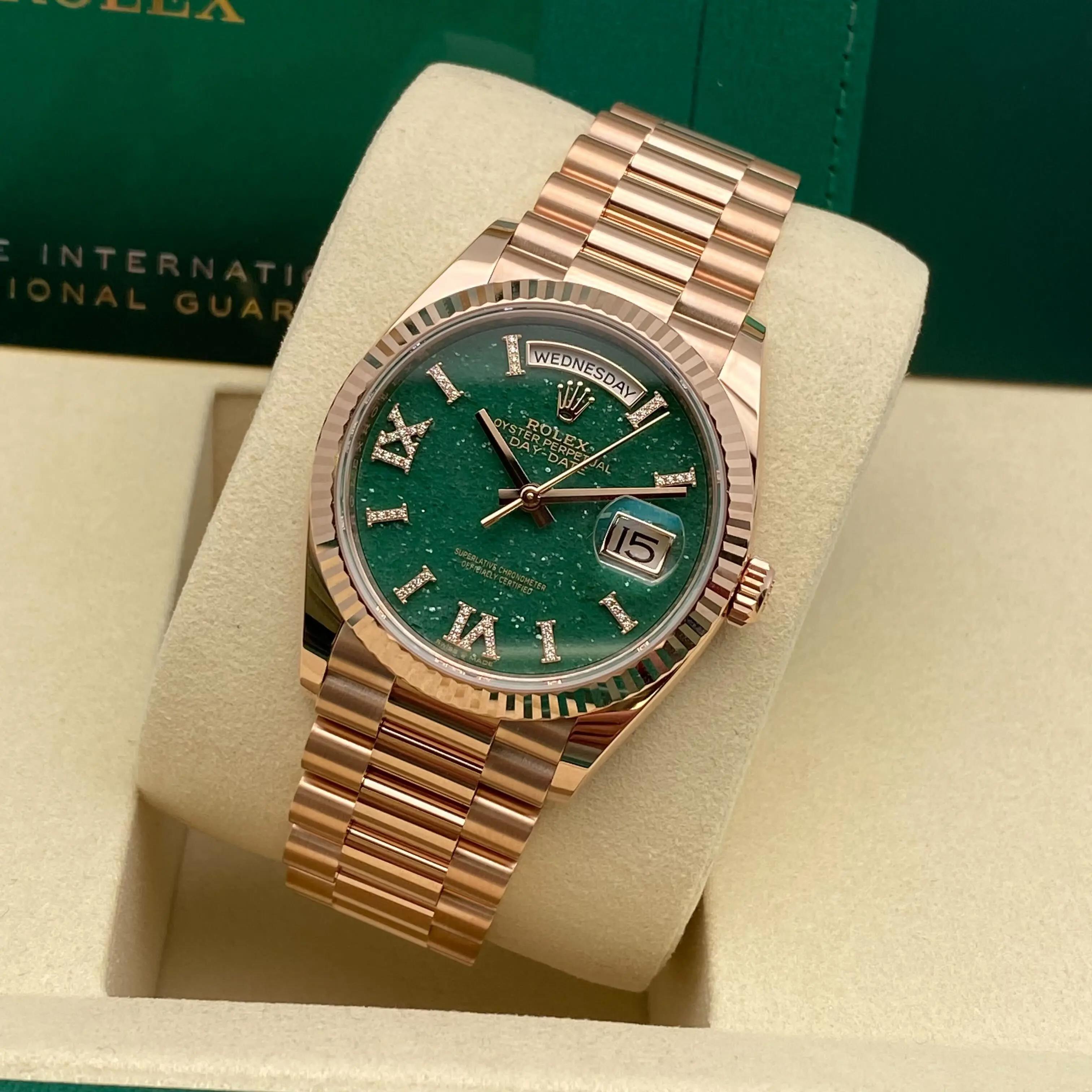 Reloj Rolex Day-Date 36 mm de oro rosa de 18 quilates con esfera de diamantes y aventurina verde 128235 en venta 2