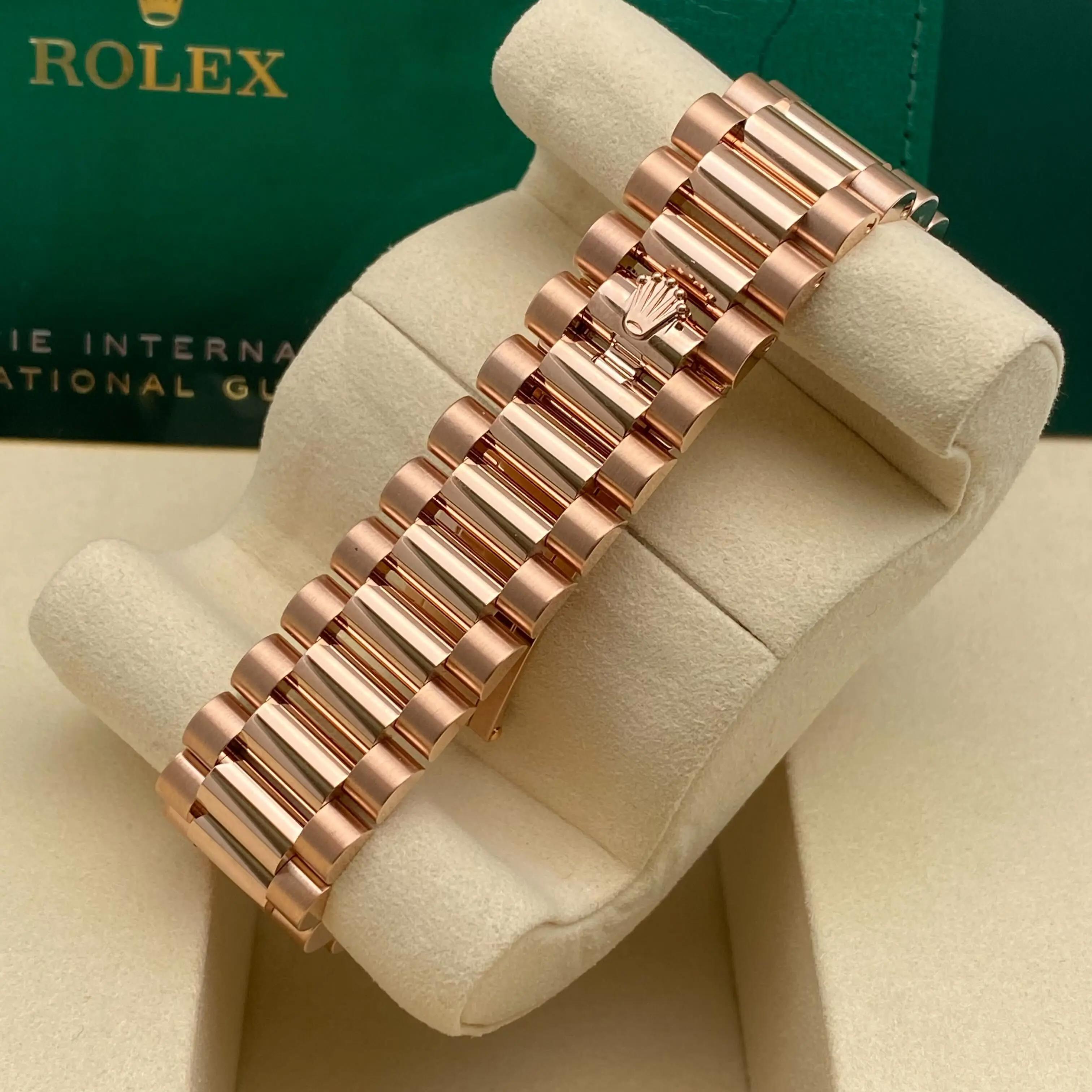 Reloj Rolex Day-Date 36 mm de oro rosa de 18 quilates con esfera de diamantes y aventurina verde 128235 en venta 3