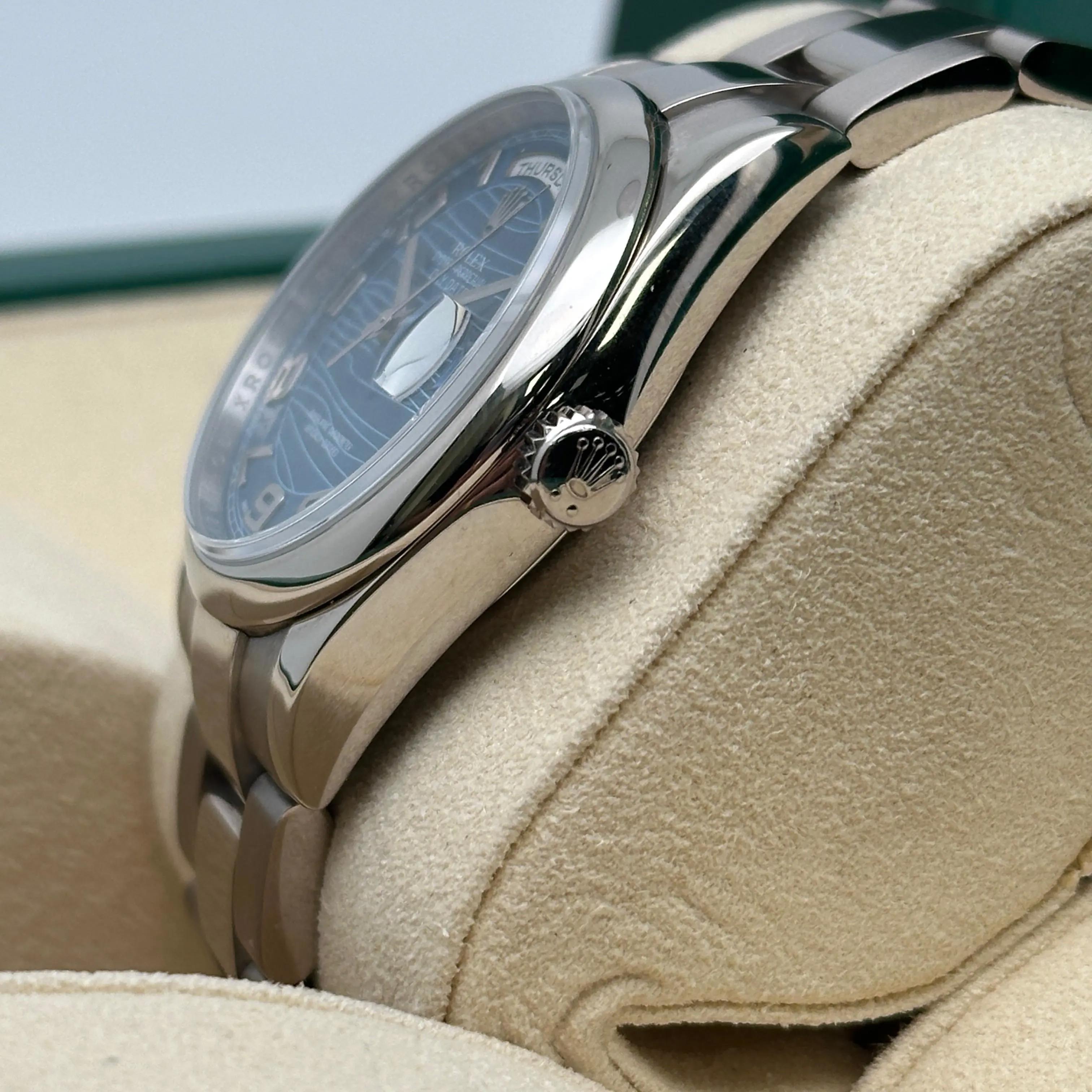 Rolex Day-Date 36mm Oro Bianco 18K Quadrante Blu Wave Orologio 118209 in vendita 6