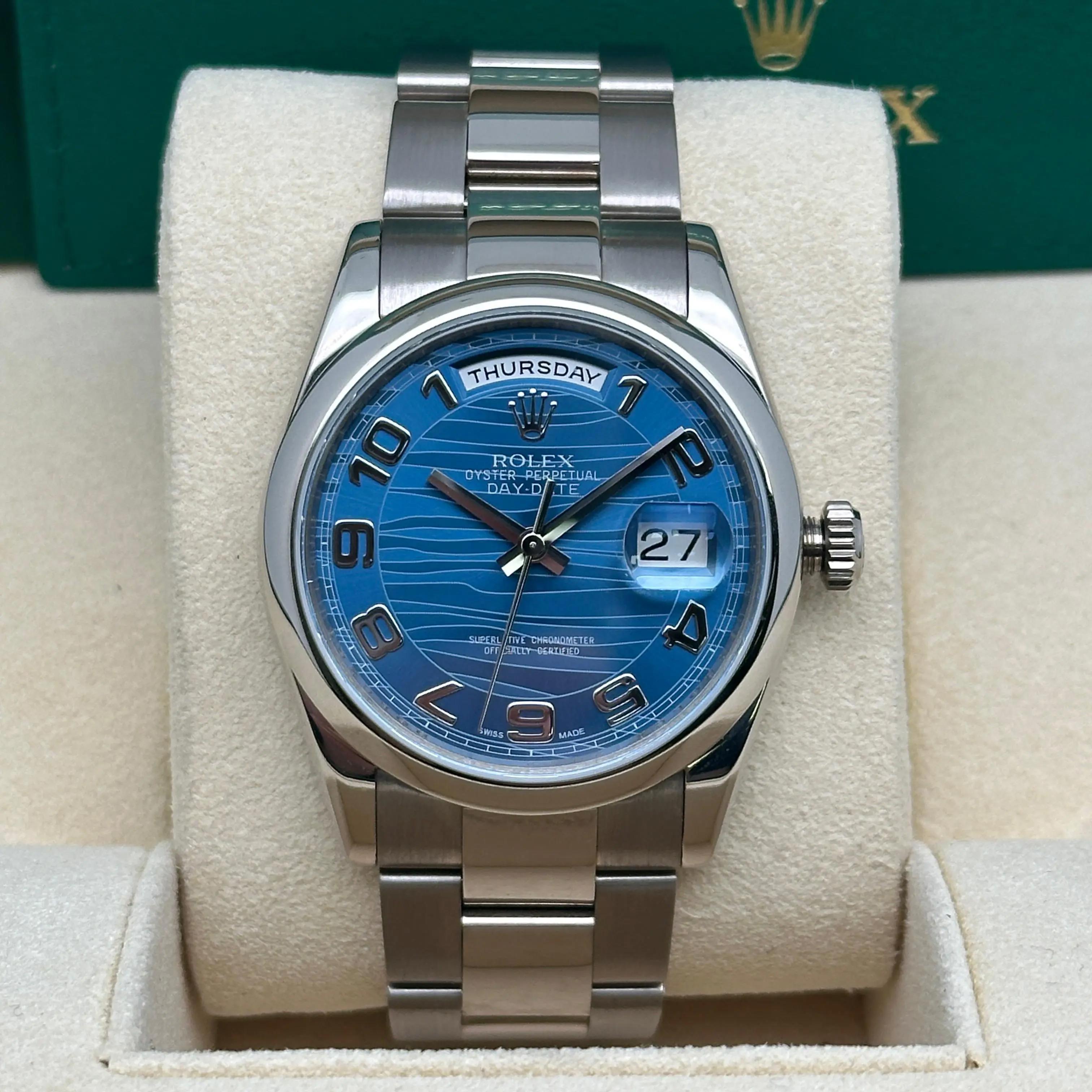 Rolex Day-Date 36mm Oro Bianco 18K Quadrante Blu Wave Orologio 118209 in vendita 2