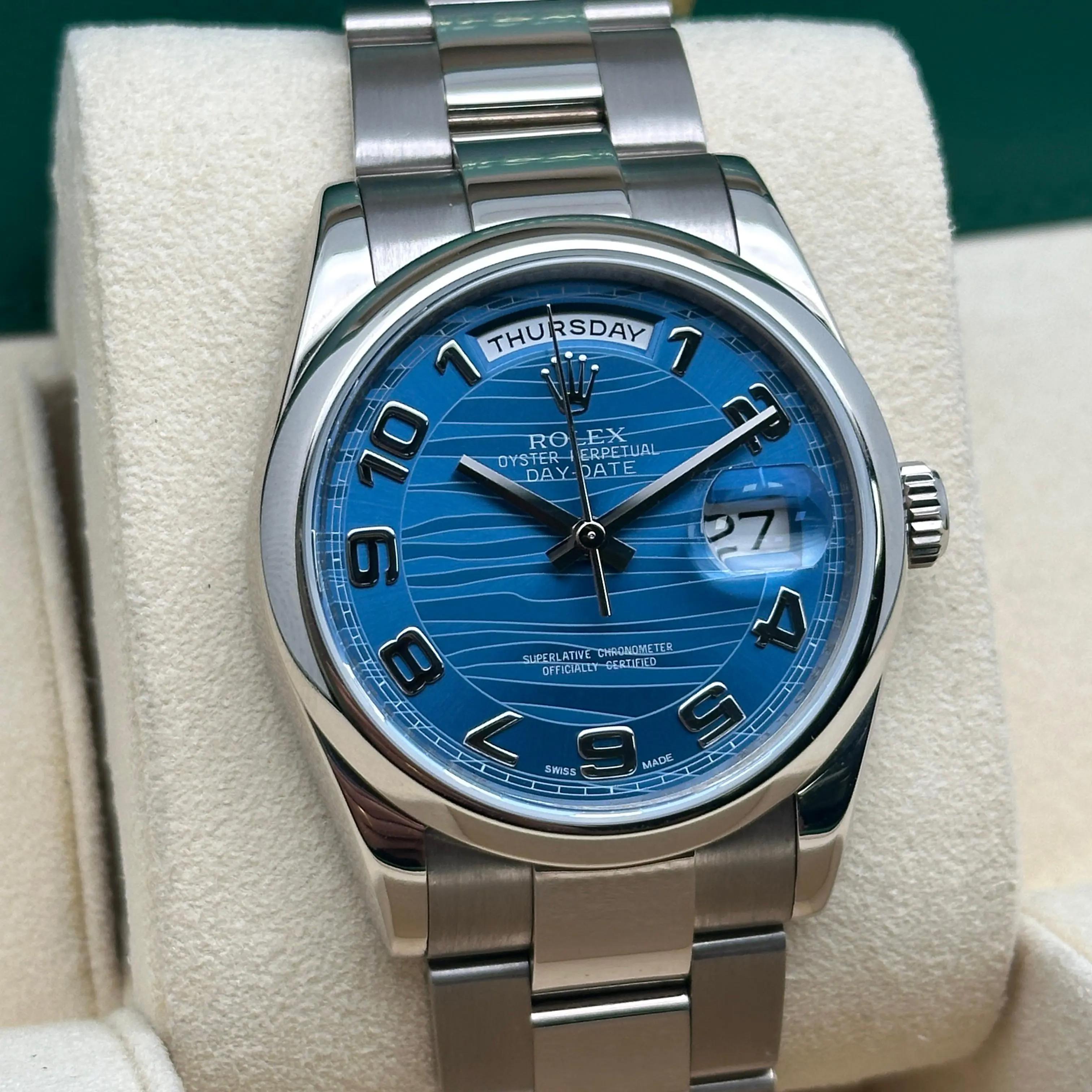 Rolex Day-Date 36mm Oro Bianco 18K Quadrante Blu Wave Orologio 118209 in vendita 4