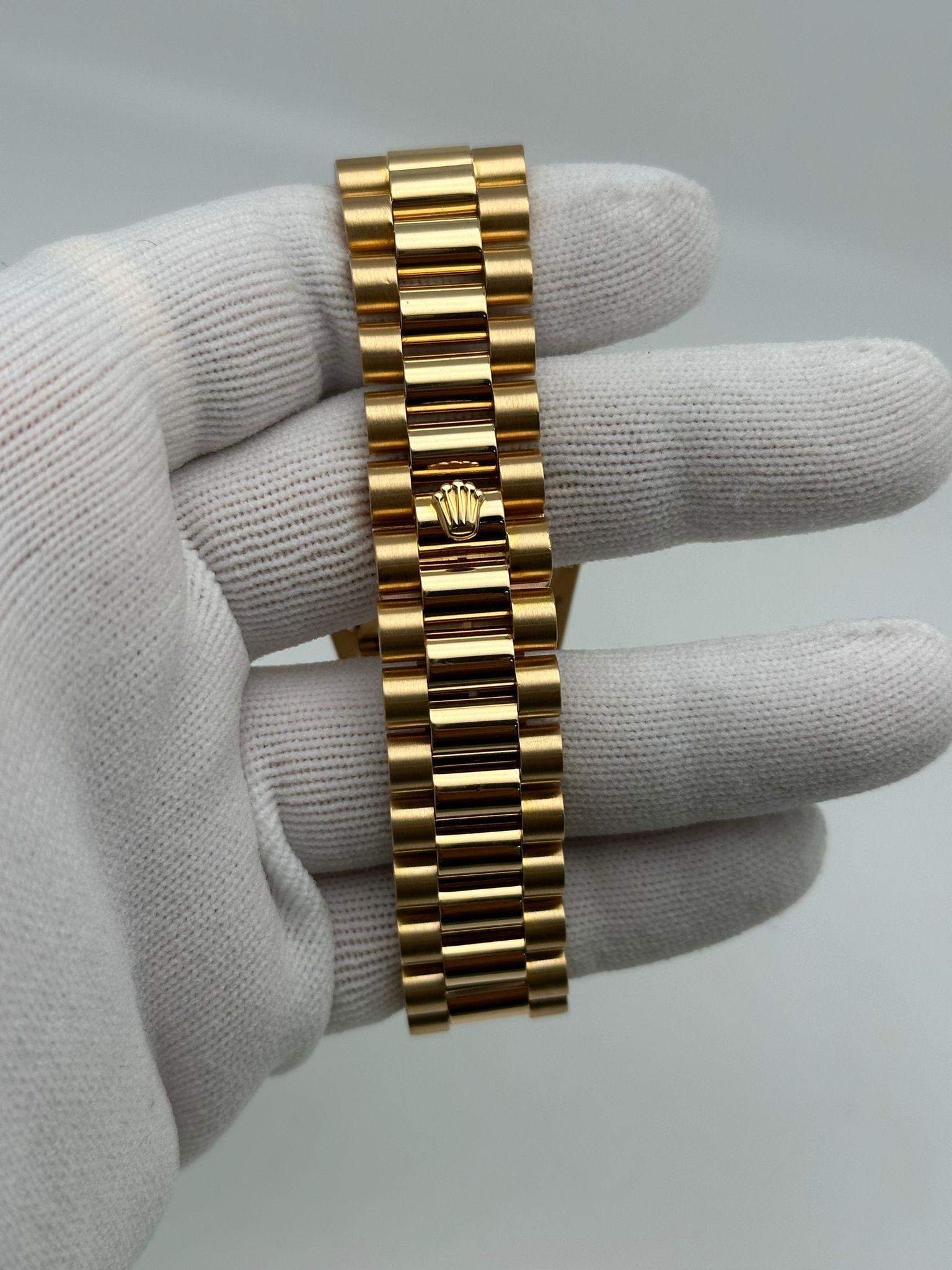 Rolex Montre automatique Day-Date 36 mm en or jaune 18 carats avec cadran champagne et diamants 18038 en vente 7