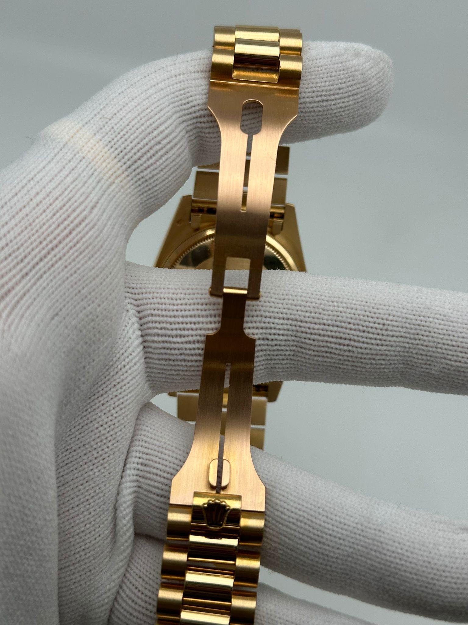 Rolex Montre automatique Day-Date 36 mm en or jaune 18 carats avec cadran champagne et diamants 18038 en vente 9