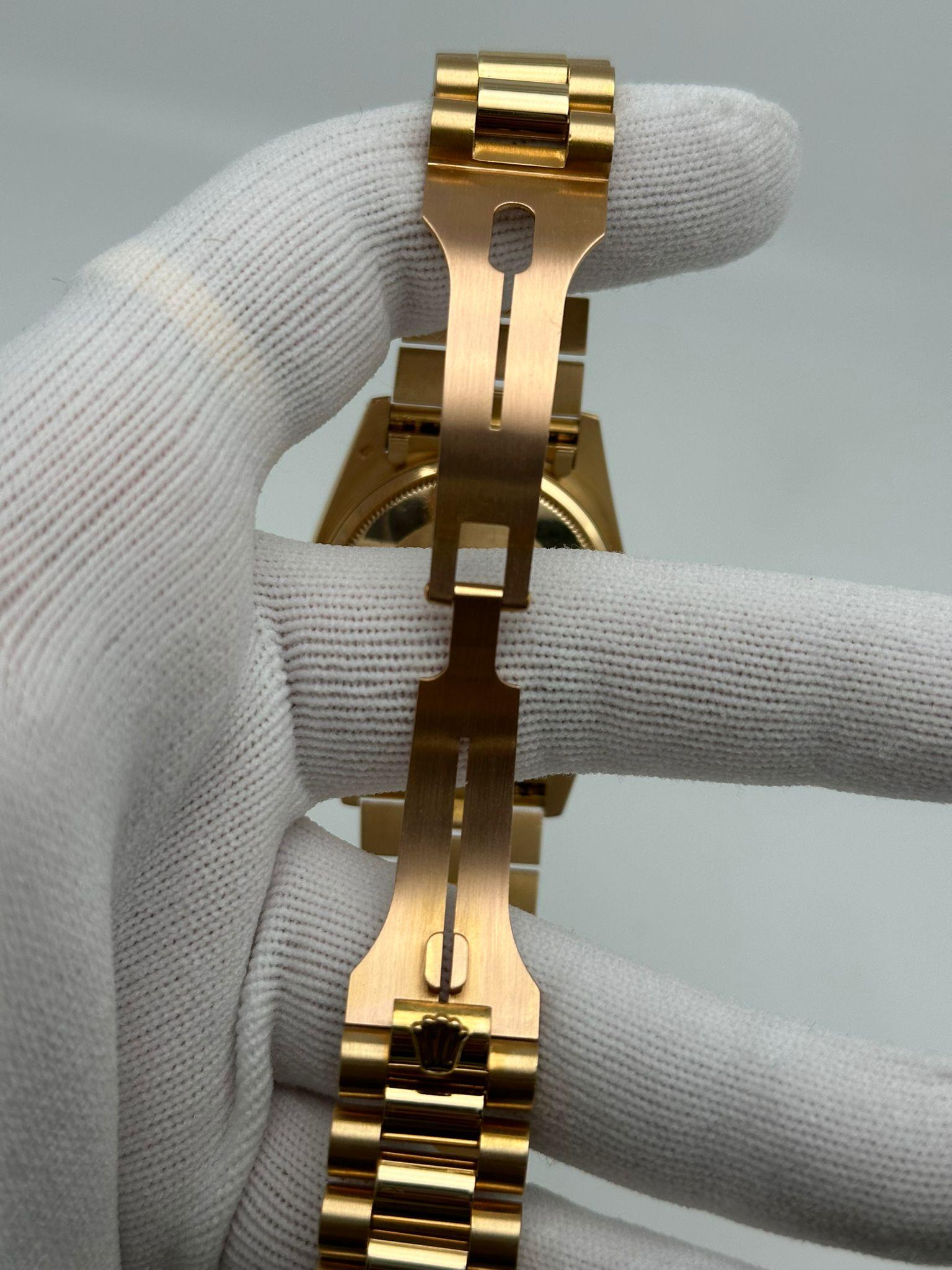 Rolex Montre automatique Day-Date 36 mm en or jaune 18 carats avec cadran champagne et diamants 18038 en vente 8