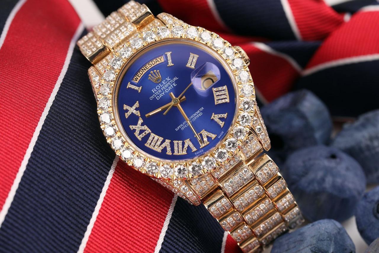 Taille ronde Rolex Montre Day-Date en or jaune avec cadran en diamants romains bleus clairs, 18038 en vente