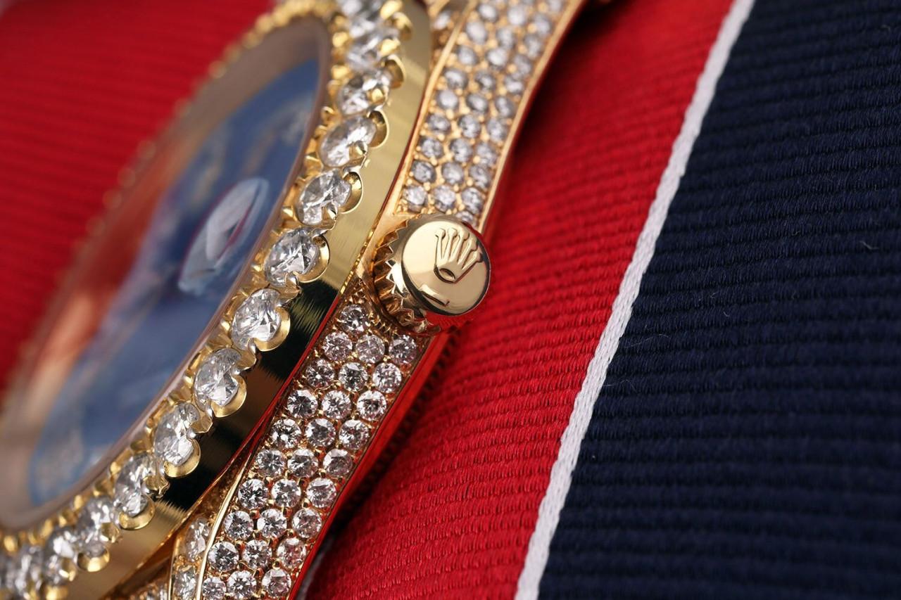 Rolex Montre Day-Date en or jaune avec cadran en diamants romains bleus clairs, 18038 Pour hommes en vente