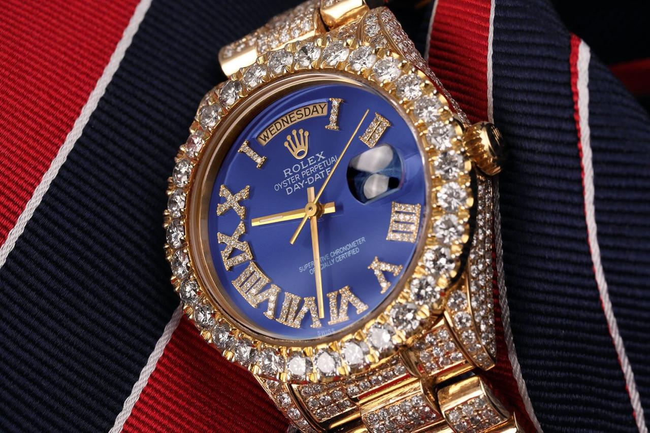 Rolex Montre Day-Date en or jaune avec cadran en diamants romains bleus clairs, 18038 en vente 3