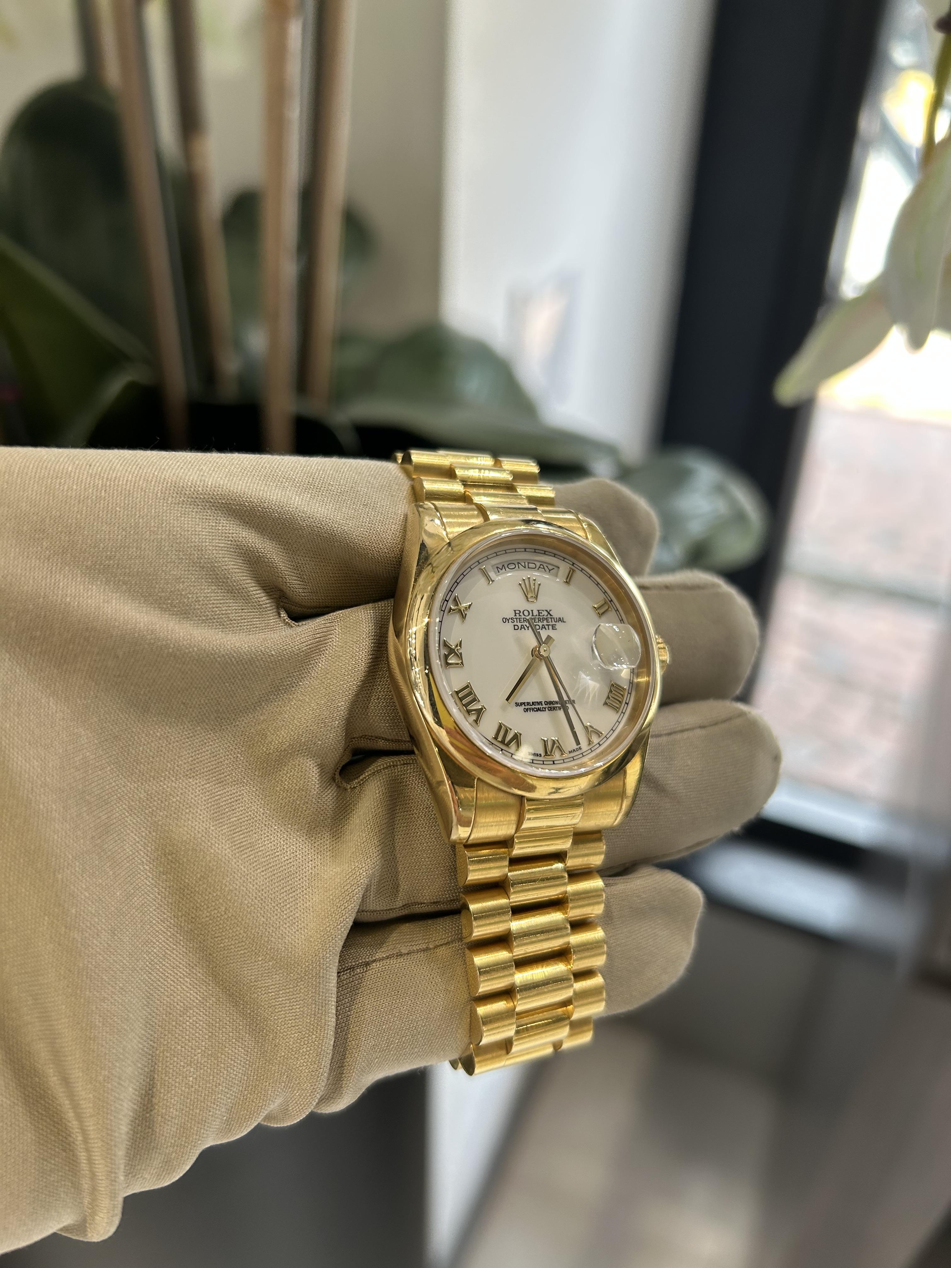Rolex Day Date 36mm Esfera Blanca Brazalete President 118208 en venta 3