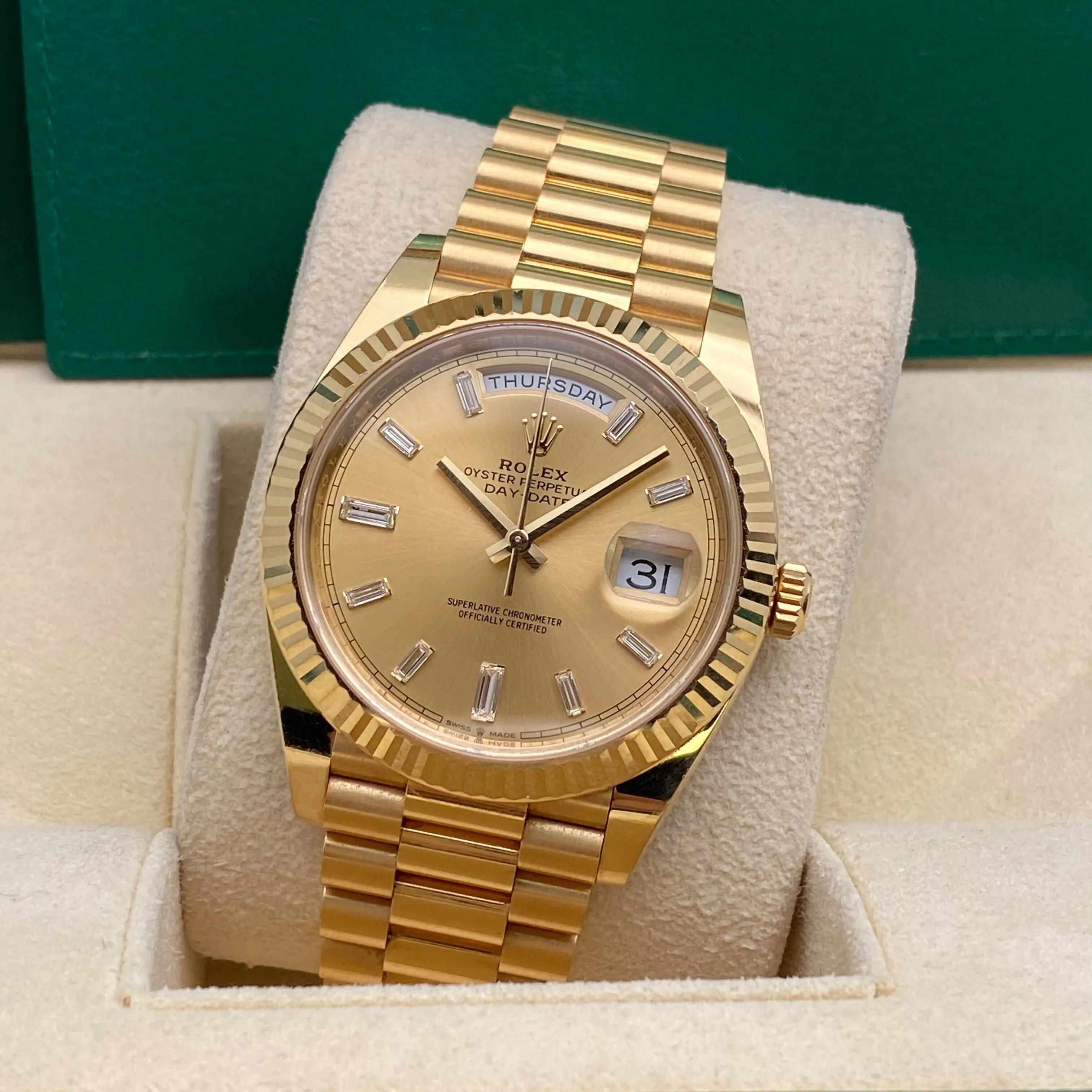 Usato in ottime condizioni. Viene fornito con una scatola e i documenti. Lucidatura gratuita su richiesta. L'orologio è completamente revisionato e testato per verificare l'impermeabilità, la calibrazione del movimento e la precisione