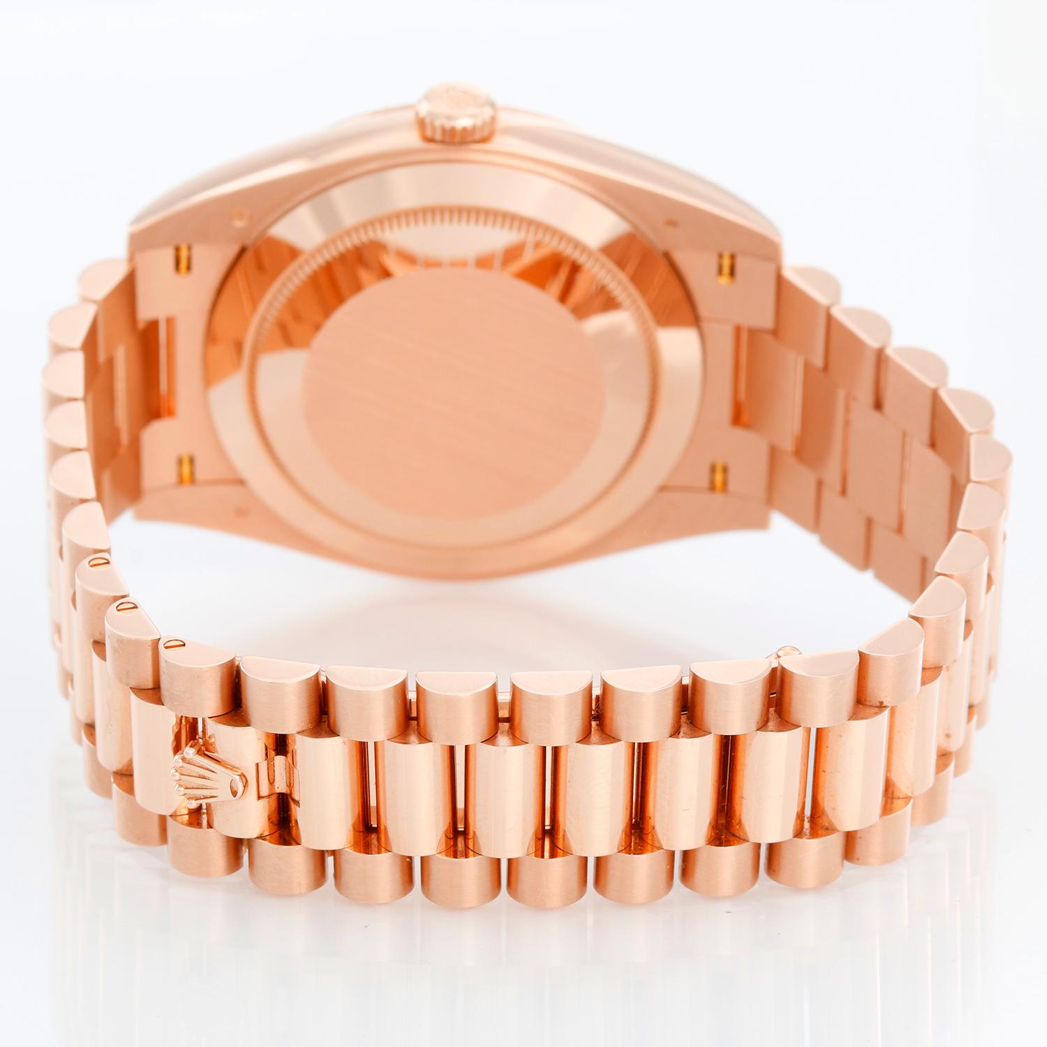 Rolex Day-Date 40 President 18k Roségold Herrenuhr 228235 im Zustand „Hervorragend“ in Dallas, TX