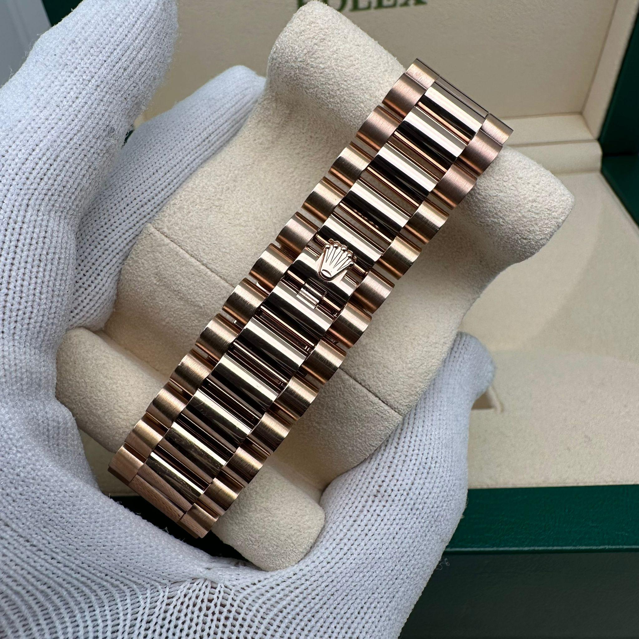 Rolex Day-Date 40 President 18K Rose Gold Olive Dial Automatic Watch 228235 For Sale 4