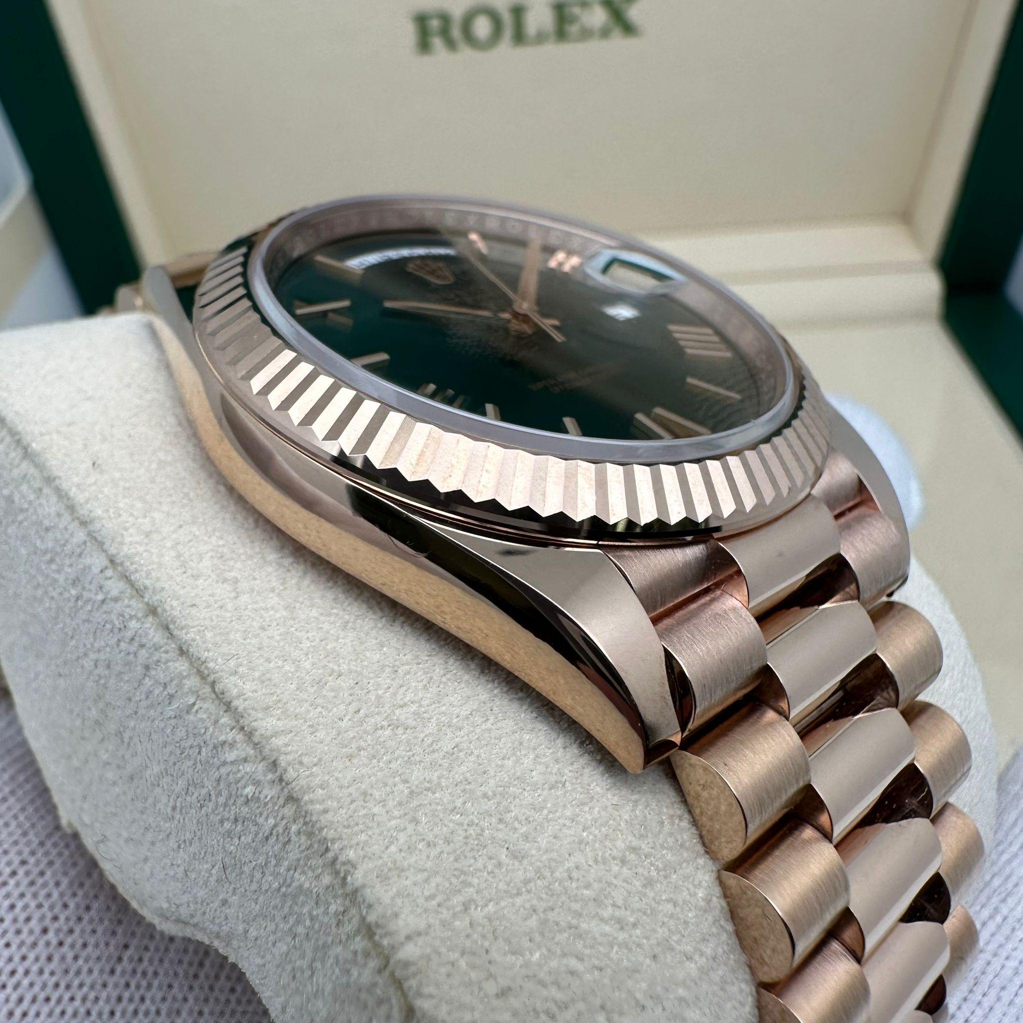 Rolex Day-Date 40 President Montre automatique en or rose 18 carats avec cadran olive 228235 en vente 4