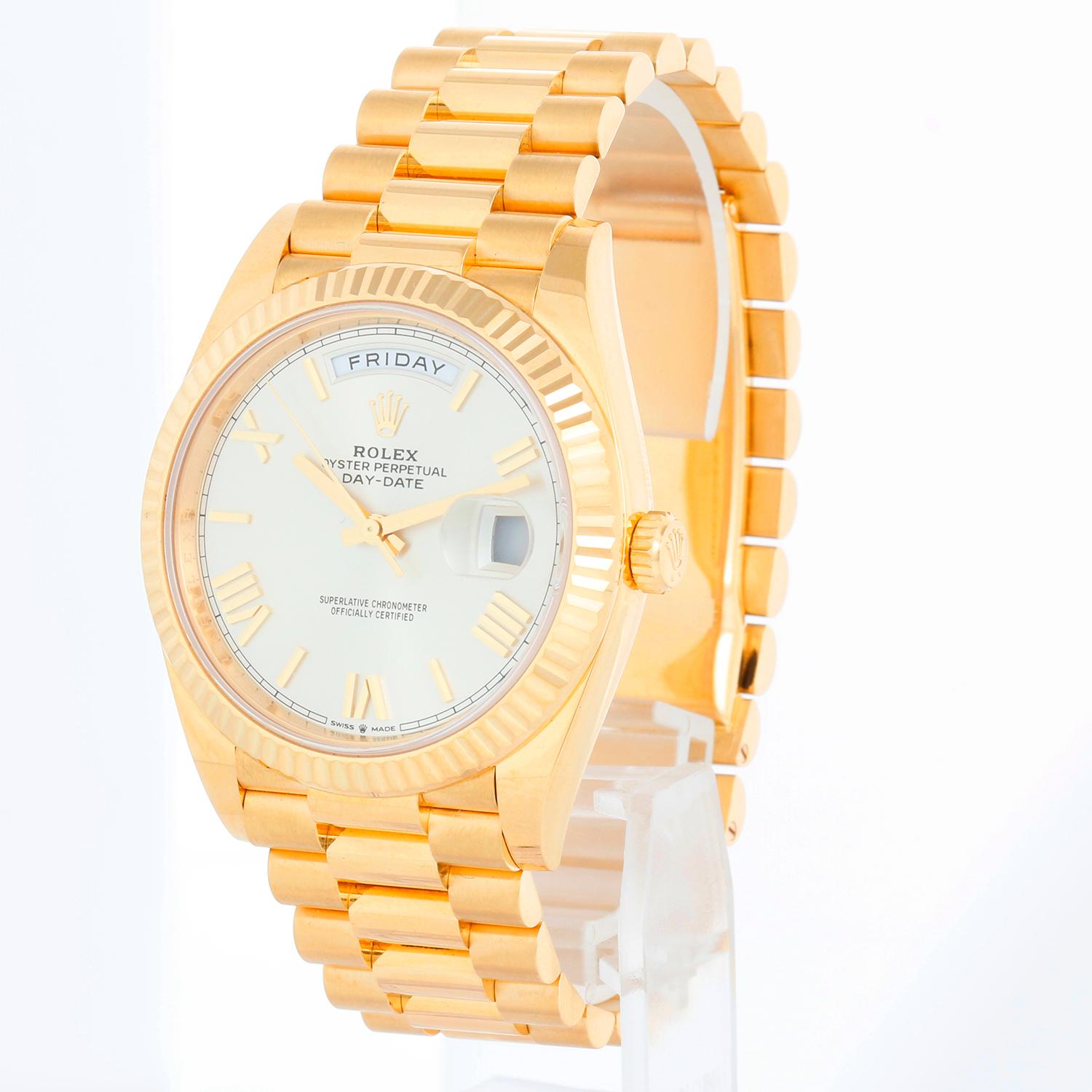 Rolex Day-Date 40 President 18k Yellow Gold Men's 40mm Watch 228238 - Automatic winding, 31 jewels, sapphire crystal, with day and date. Yellow gold with fluted bezel (40mm diameter). Silver Roman Dial . 18K Yellow Gold President Bracelet. Pre-owned