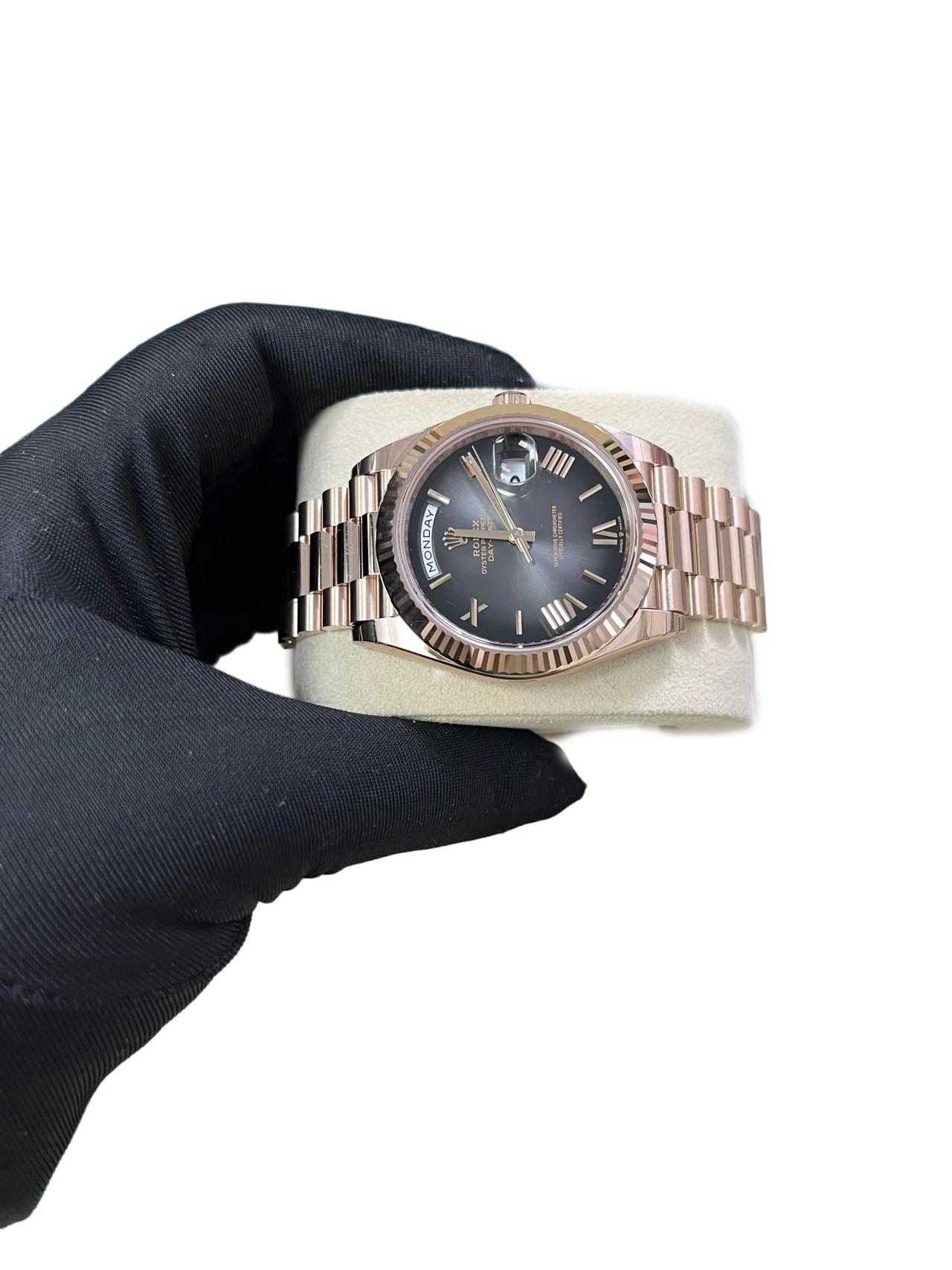 Rolex Day-Date 40 Pizarra Ombre Esfera Romana 228235 en Nuevo estado para la venta en New York, NY