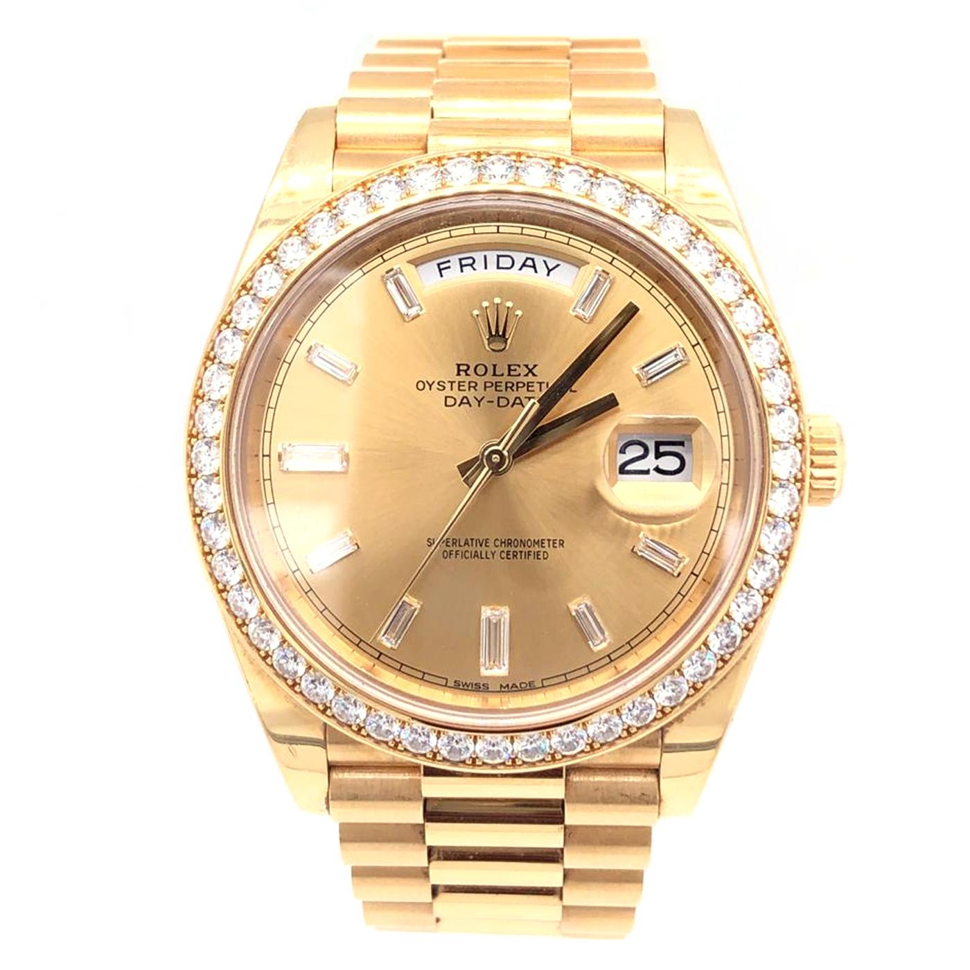 The Oyster Perpetual Day-Date 40 in 18 ct yellow gold, with a champagne color, diamond-set dial, diamond-set bezel, and a President bracelet.
Its dial features 10 baguette-cut diamonds. The Day-Date was the first watch to indicate the day of the