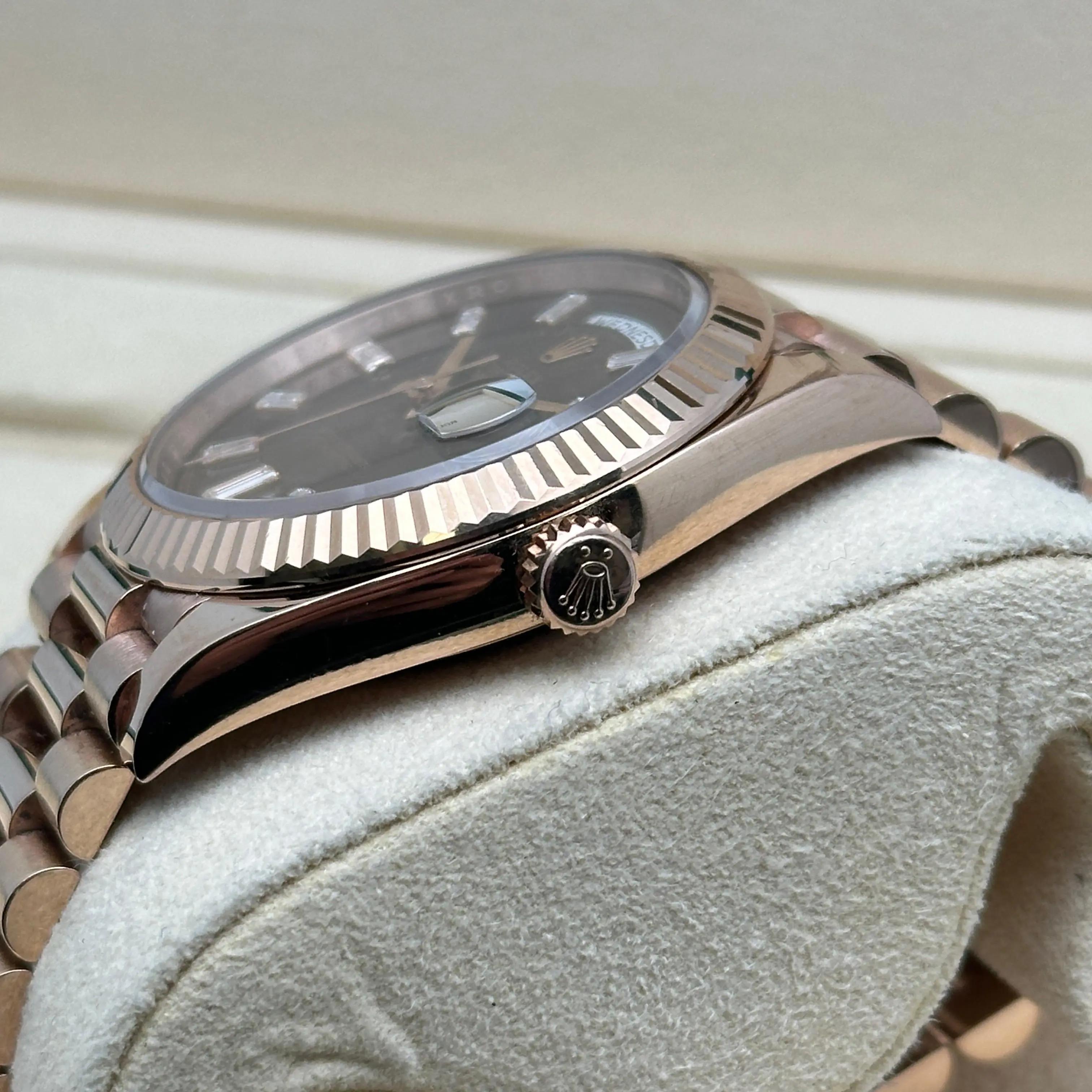 Rolex Day Date 40mm Oro rosa 18K Diamante Baguette Quadrante cioccolato Orologio 228235 in vendita 2