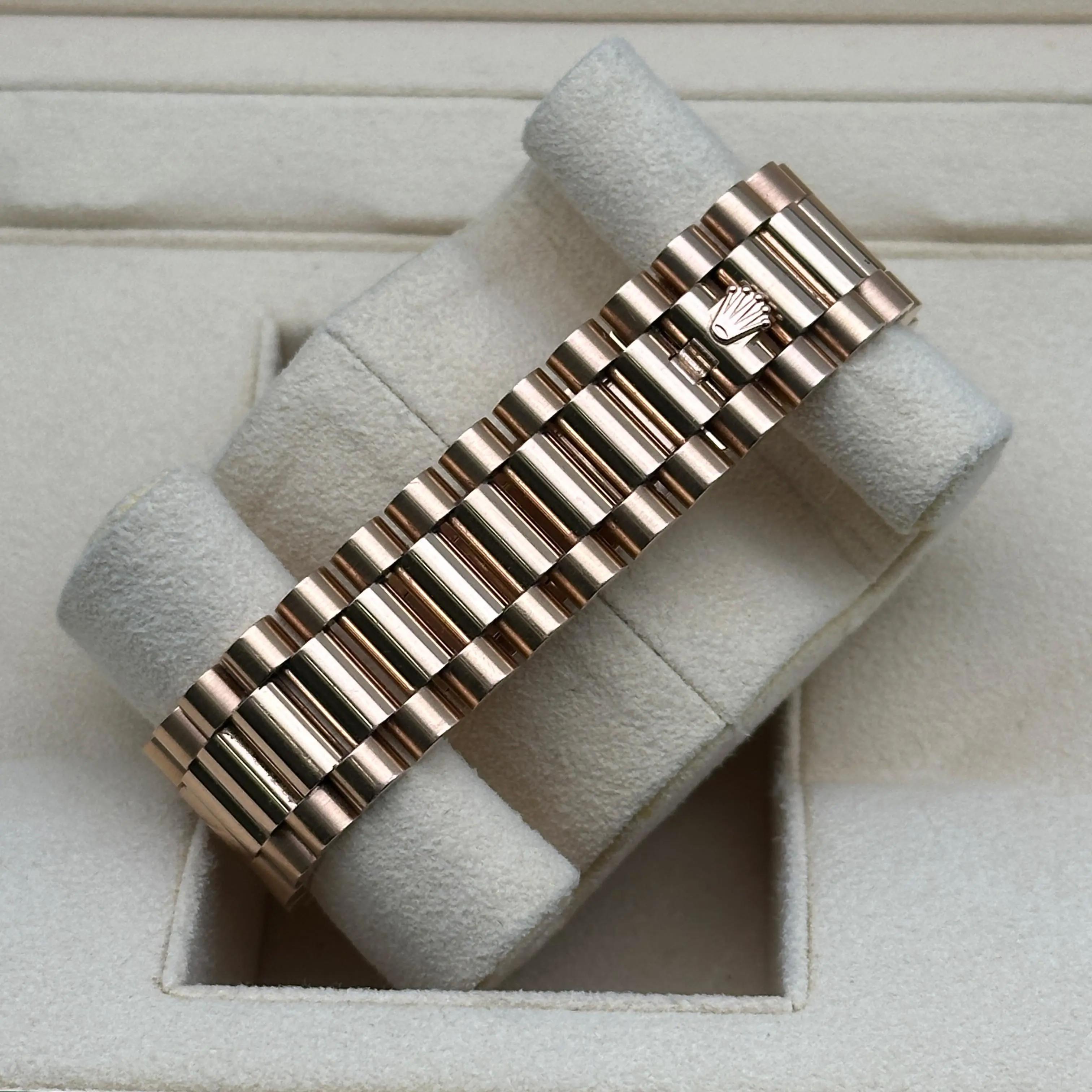 Rolex Day Date 40mm Oro rosa 18K Diamante Baguette Quadrante cioccolato Orologio 228235 in vendita 3