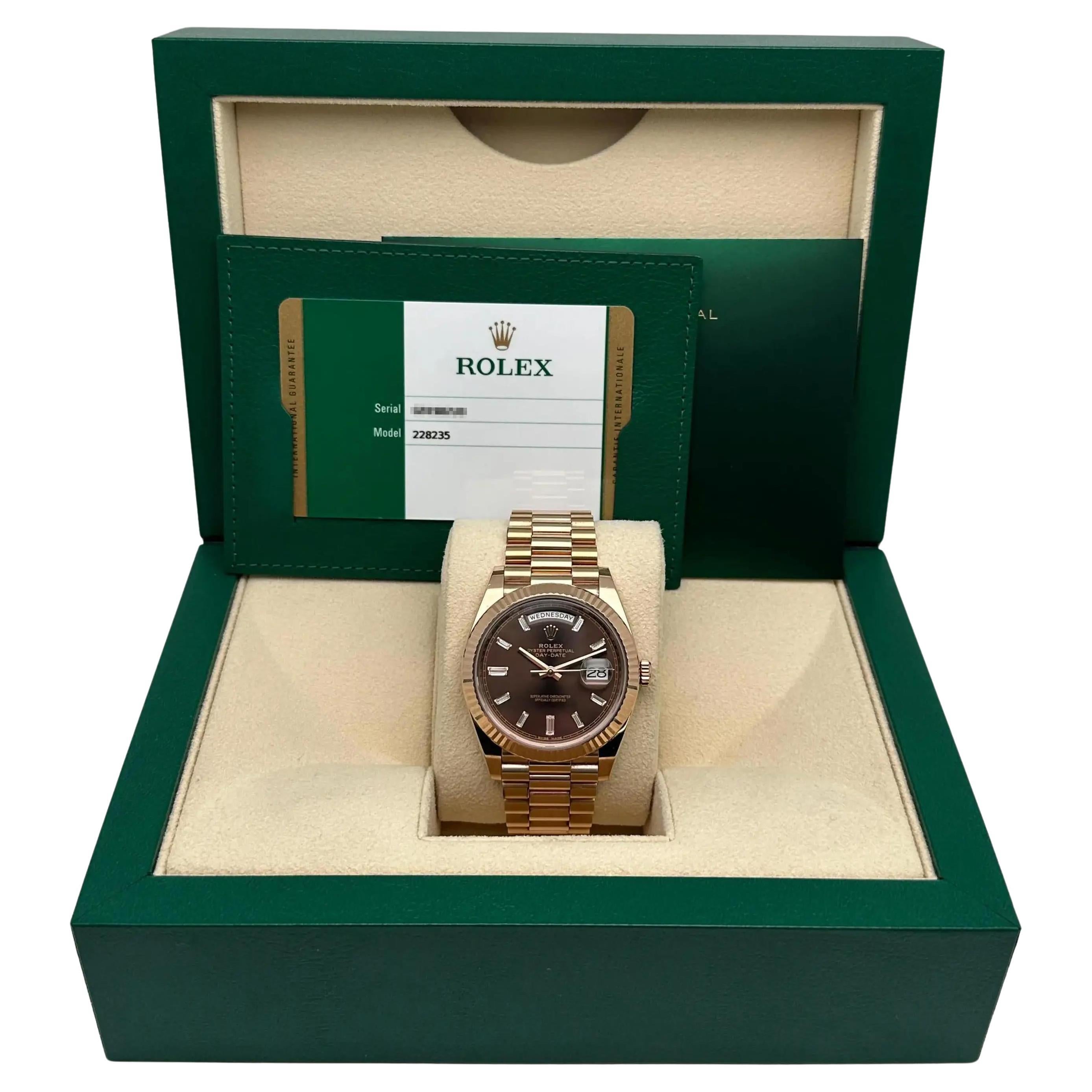 Reloj Rolex Day Date 40 mm Oro rosa de 18 quilates Esfera con diamantes baguette y chocolate 228235