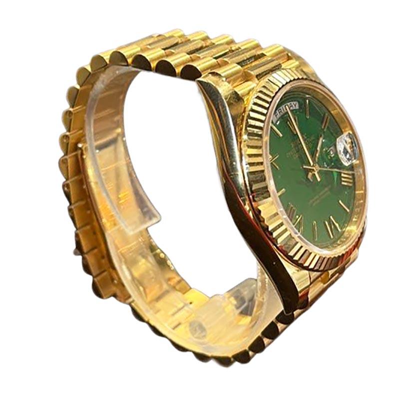 Rolex Day-Date in 18k Gelbgold Grünes römisches Zifferblatt REF 228238 (Moderne)