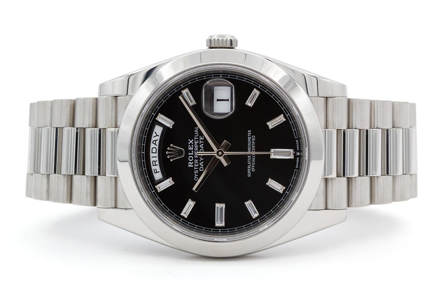 Wir freuen uns, Ihnen diese 2020 Rolex Day-Date 228206 anbieten zu können. Diese Rolex Day-Date 40 aus dem Jahr 2020 ist das ultimative Statement für unaufdringlichen Luxus. Sie ist aus massivem Platin gefertigt und verfügt über das seltene und sehr