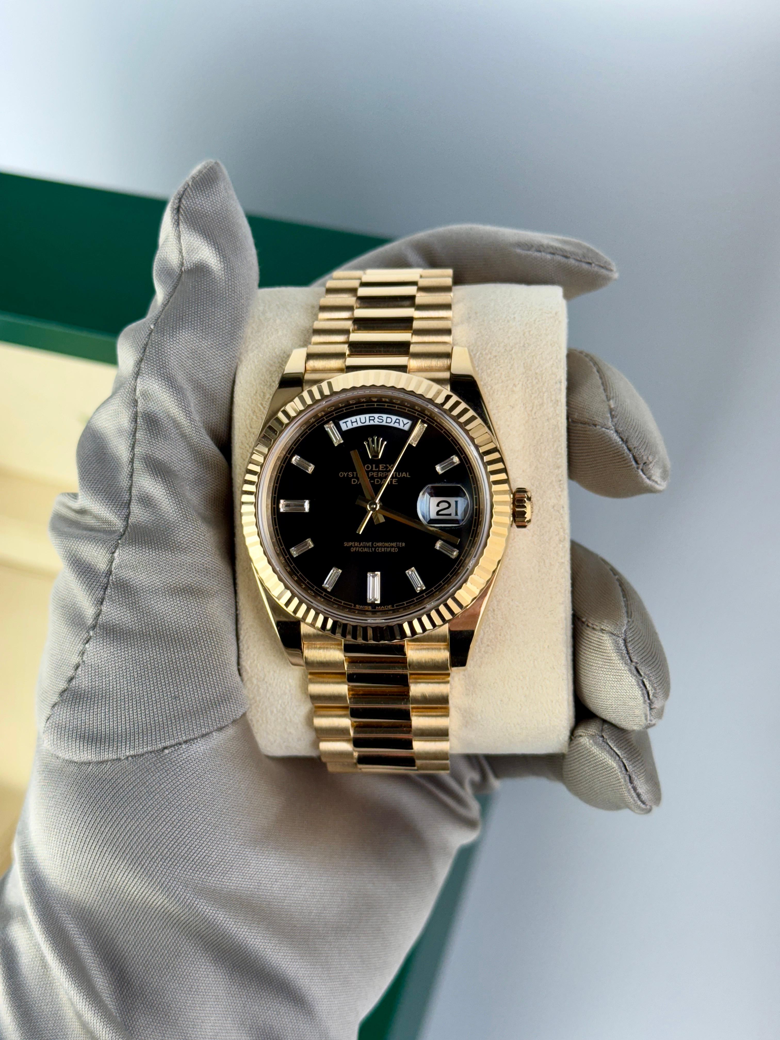Rolex Day-Date Black Index DIA Dial Fluted Jubilee YG 40 Date:2016 Style:228238 1
