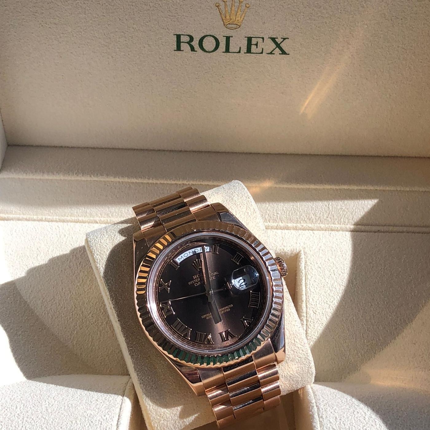 Women's or Men's Rolex Day-Date II 18K Rose Gold Chocolate Roman Dial Watch 218235