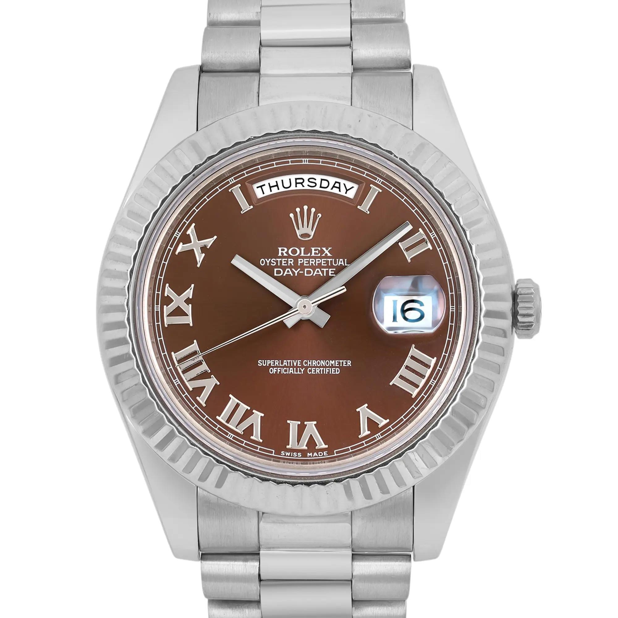 Pre-owned. Good condition. Free polishing upon request. The watch is fully serviced and tested for water resistance, movement calibration, and time accuracy.

* Free Shipping within the USA
* Two-year warranty coverage
* 14-day return policy with a