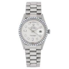 Rolex Day-Date aus 18k Weißgold mit maßgefertigter Diamant-Lünette und maßgefertigtem Diamant