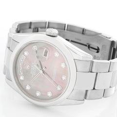 Montre Rolex Day-Date pour hommes en or 18 carats:: cadran nacre de Tahiti 118209