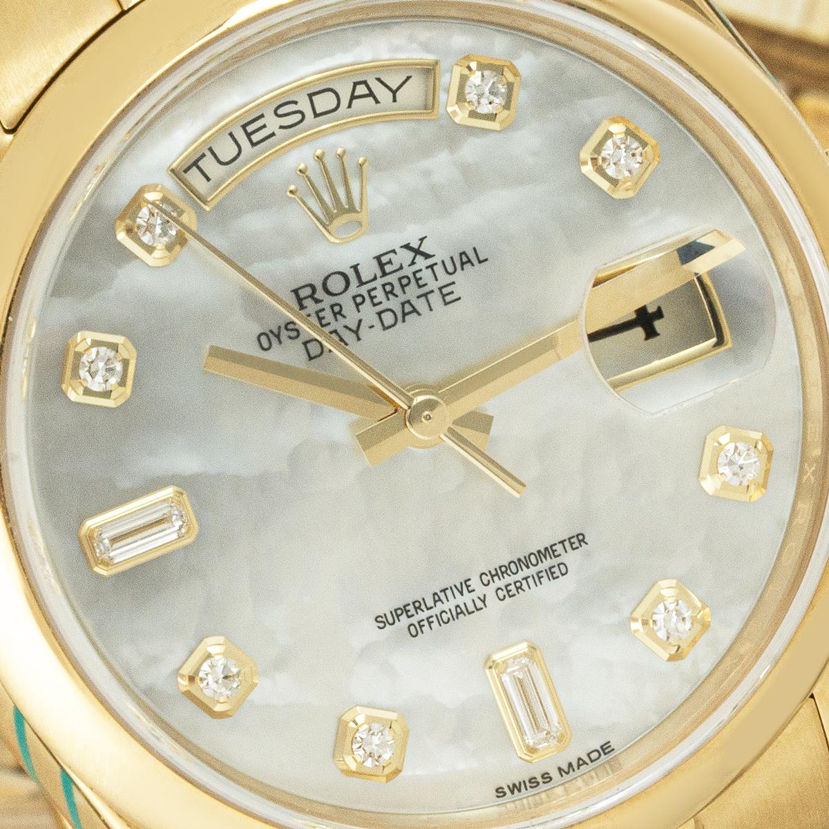 Taille ronde Rolex Montre Day-Date avec cadran en nacre et diamants 118238 en vente