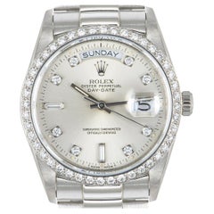 Rolex Day-Date in platino con quadrante argentato e diamanti incastonati 18046