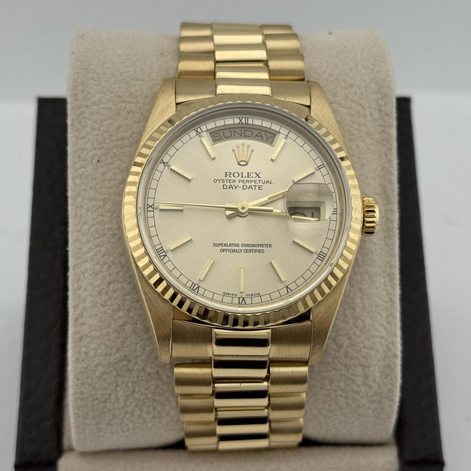 Numéro de style : 18038



Serial : 840****



Année : 1984

 

Modèle : Rolex President Day Date

 

Matériau du boîtier : Or jaune 18K

 

Bande : or jaune 18K

  

Lunette : or jaune 18K

  

Cadran : Champagne 

 

Cristal : Saphir

 

Taille du