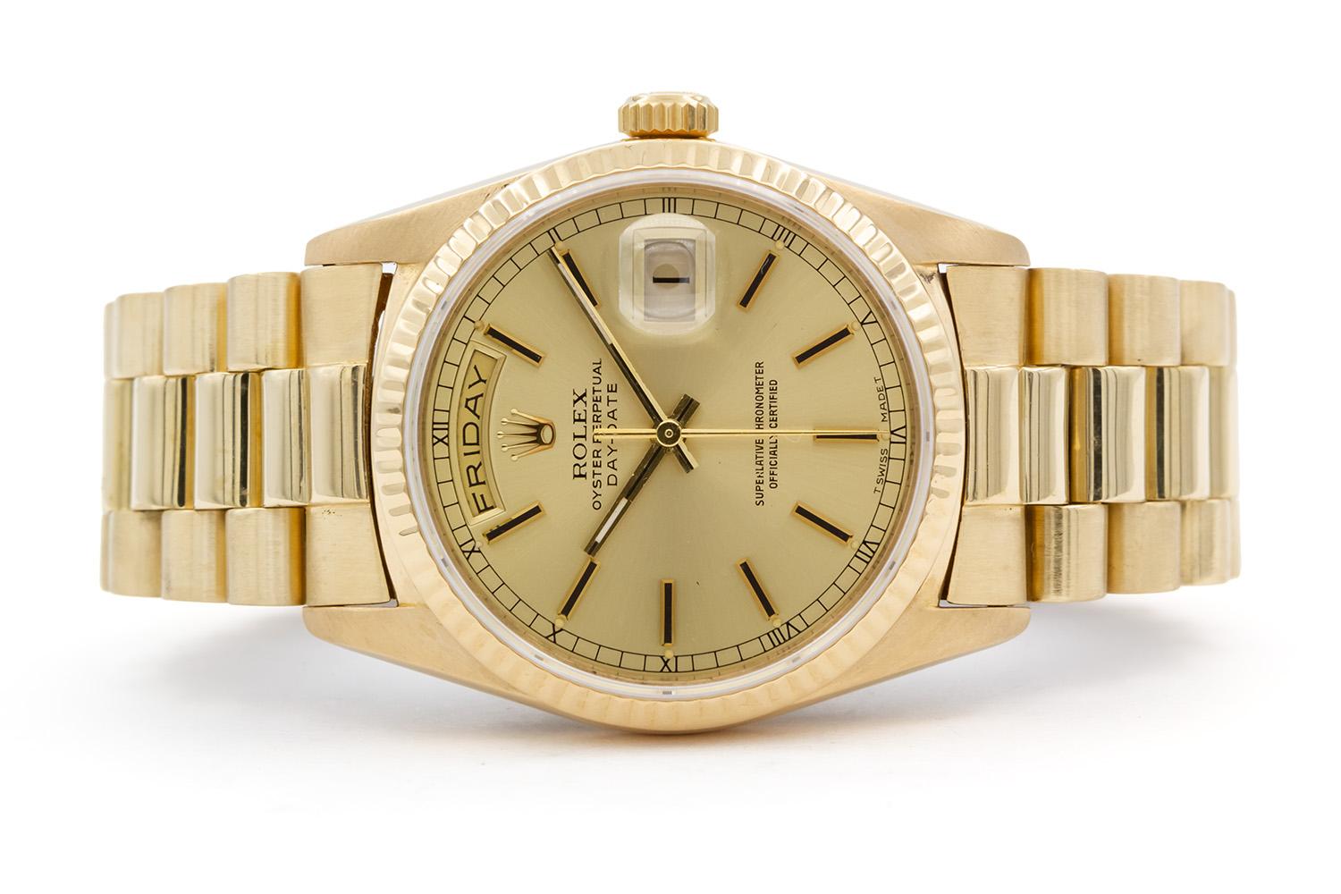 Wir freuen uns, Ihnen diese Rolex Day-Date President 18238 aus dem Jahr 1991 anbieten zu können. Diese atemberaubende klassische Unisex-Uhr verfügt über die Rolex Automatik-Doppel-Schnellschaltung Bewegung, Rolex 36mm 18k Gelbgold Gehäuse, Rolex 18k