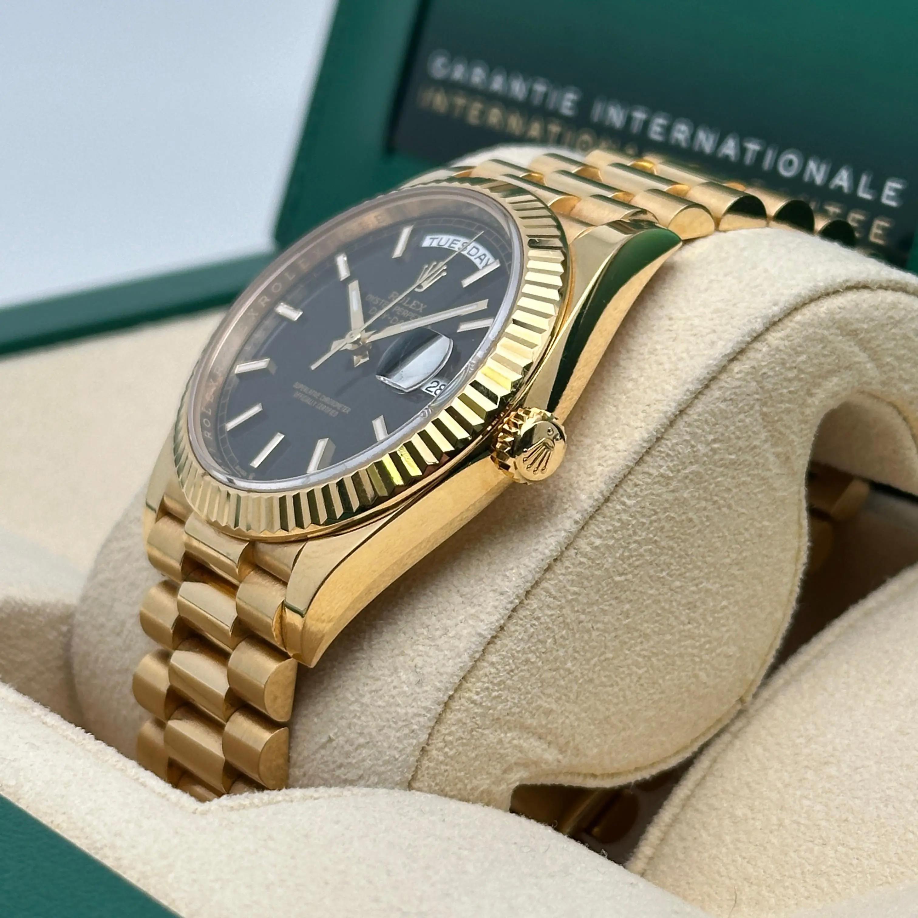 Rolex Day-Date President 228238 40MM Oro 8K Nero Motivo Diagonale Orologio da Uomo B & A. in vendita 5