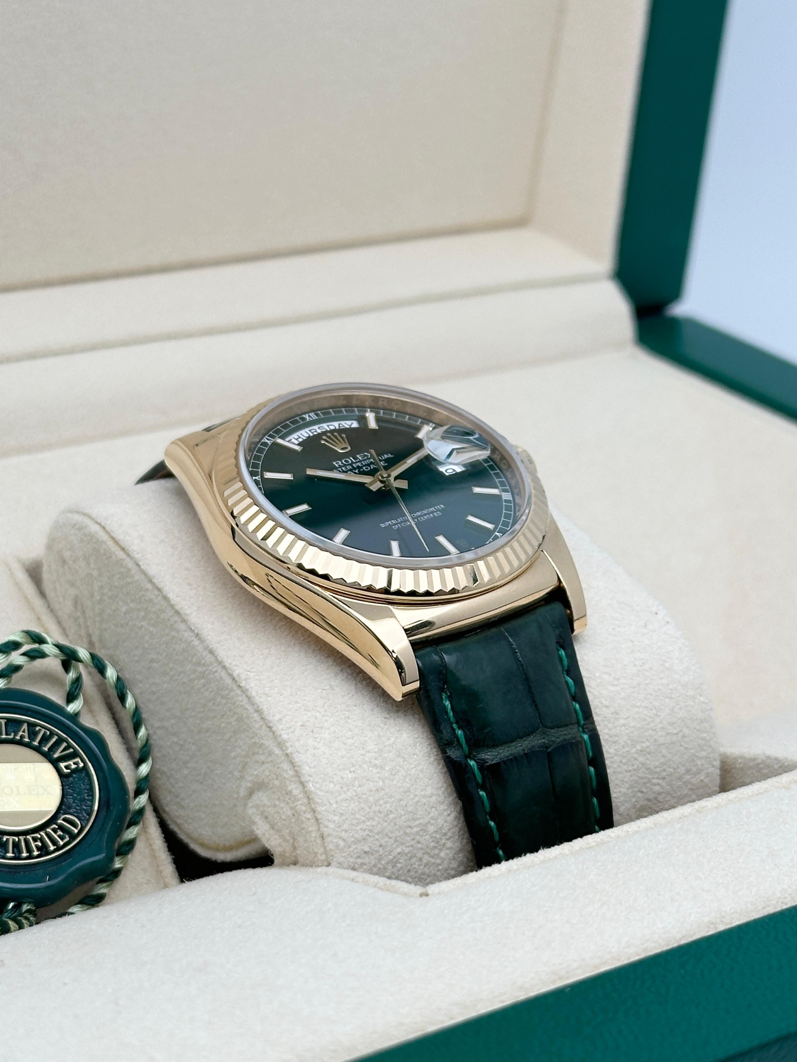 Rolex Day-Date President 36 18k Gelbgold Grünes Zifferblatt Luxusuhr 118138 für Damen oder Herren im Angebot