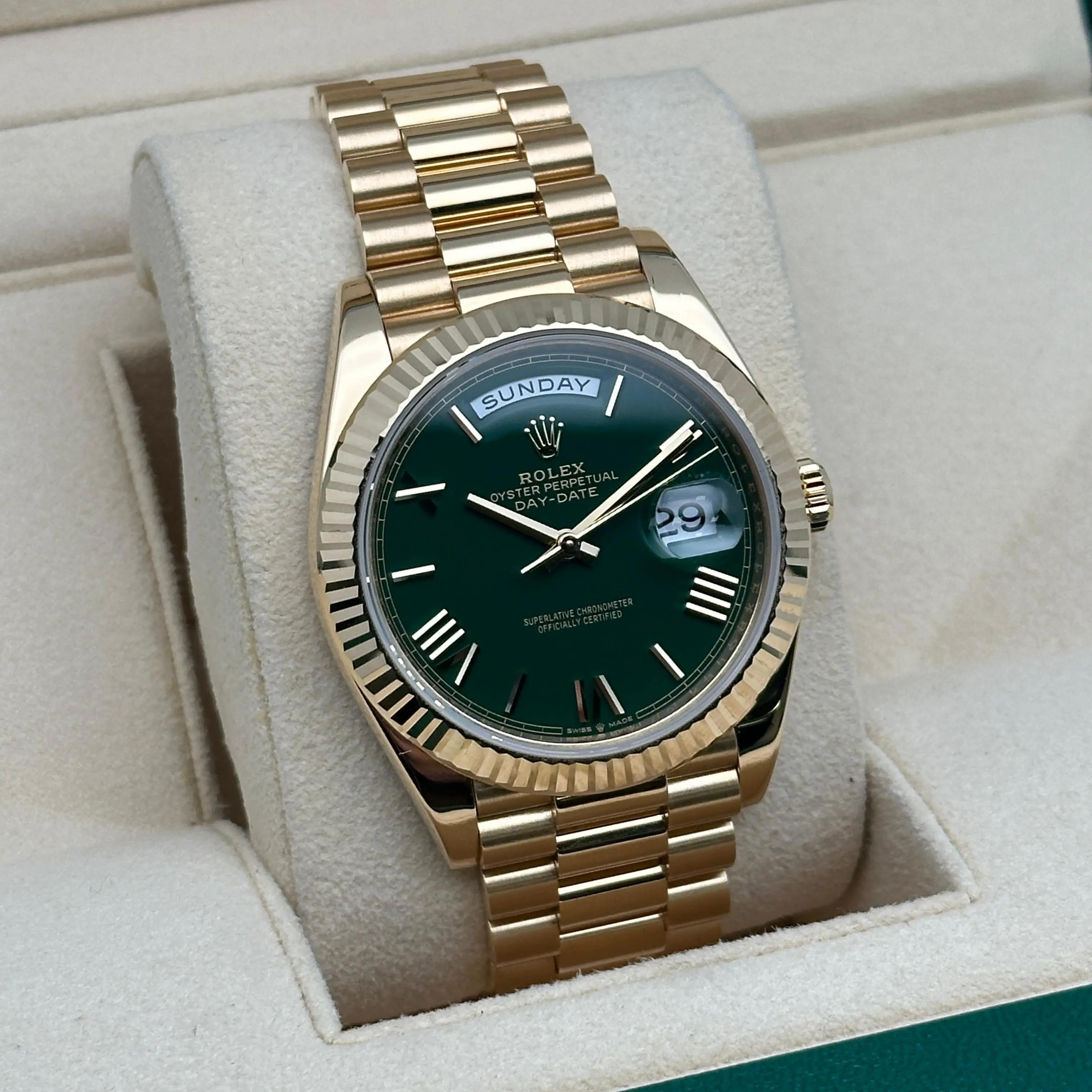 Reloj Rolex Day-Date President 40 Oro amarillo de 18 quilates Esfera lacada verde Hombre 228238 en venta 7