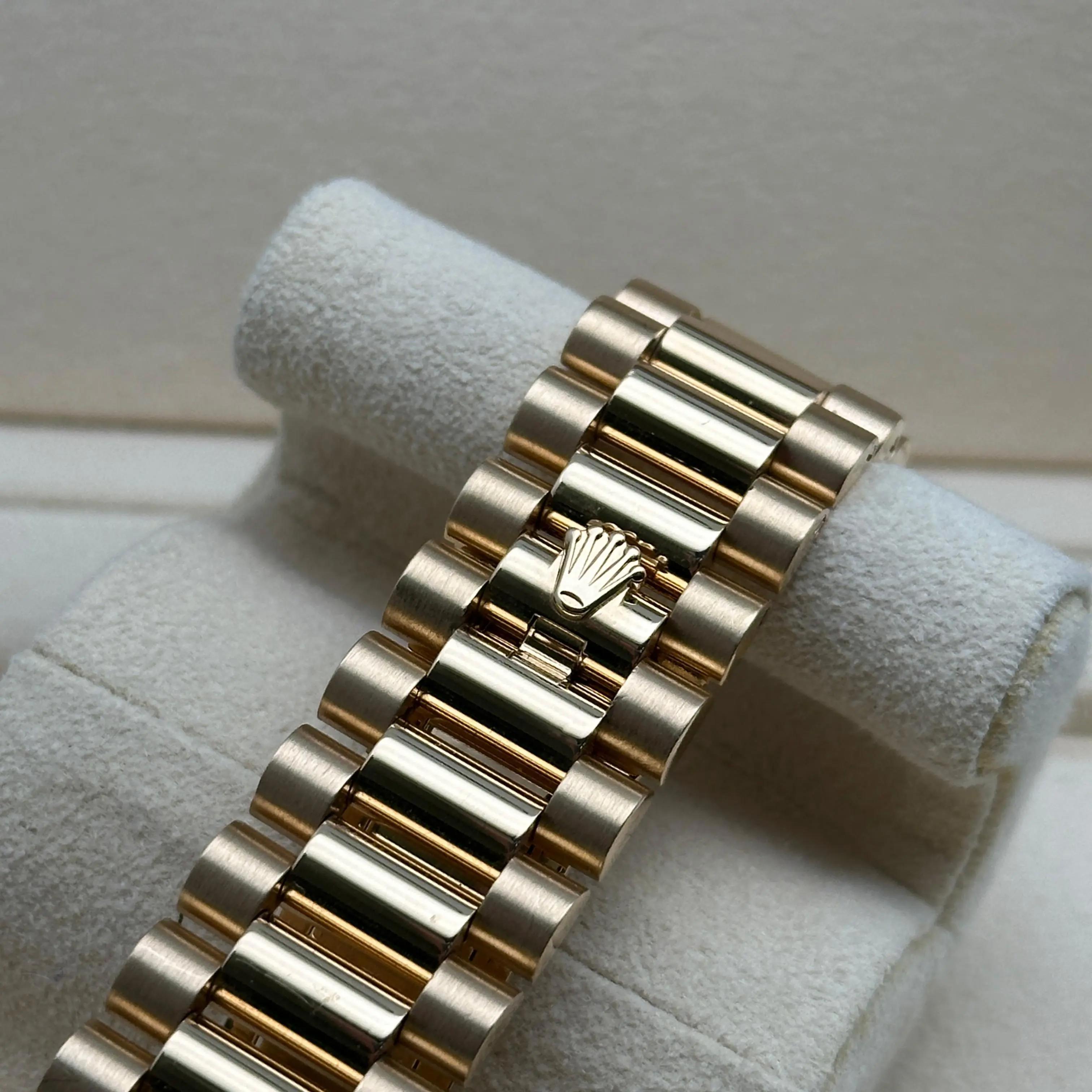 Reloj Rolex Day-Date President 40 Oro amarillo de 18 quilates Esfera lacada verde Hombre 228238 en venta 8