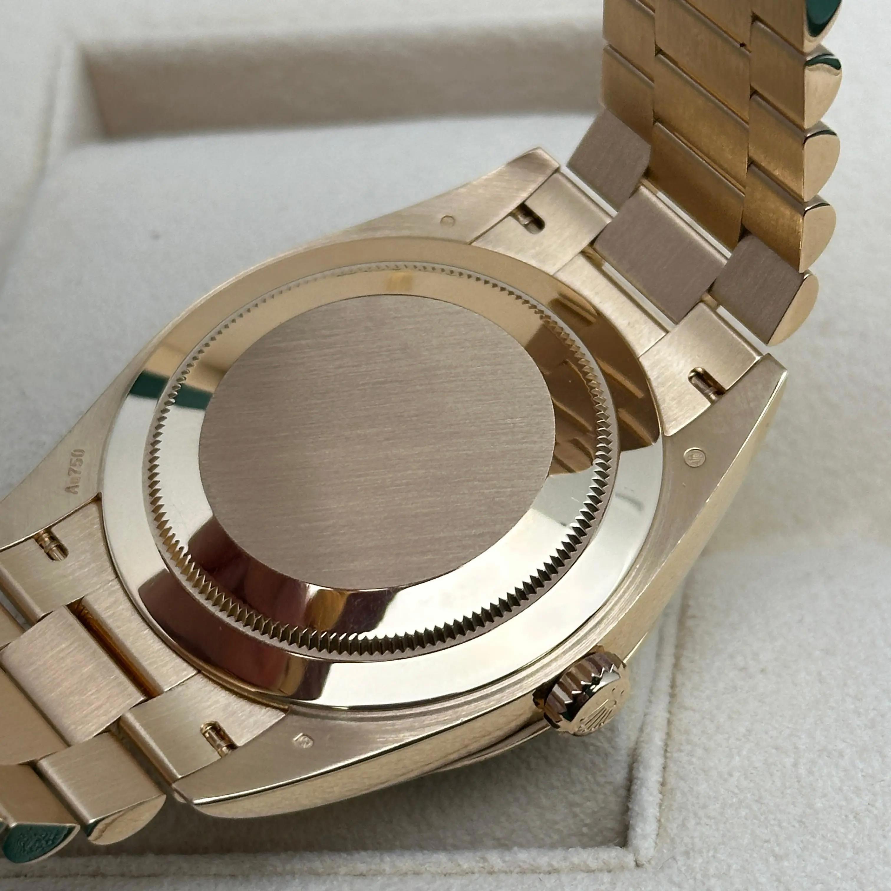 Reloj Rolex Day-Date President 40 Oro amarillo de 18 quilates Esfera lacada verde Hombre 228238 en venta 9