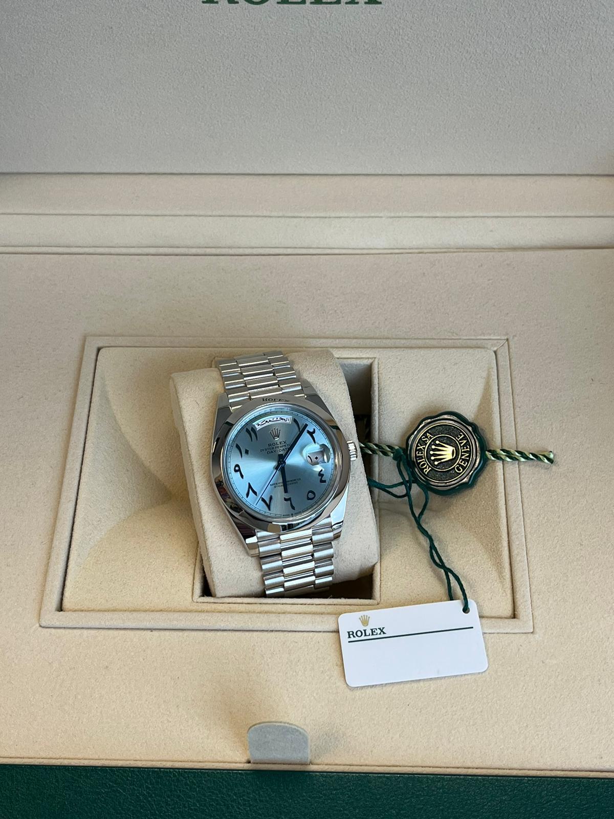 Rolex Montre President 40 avec cadran arabe bleu glace et cadran automatique en platine 228206 en vente 1