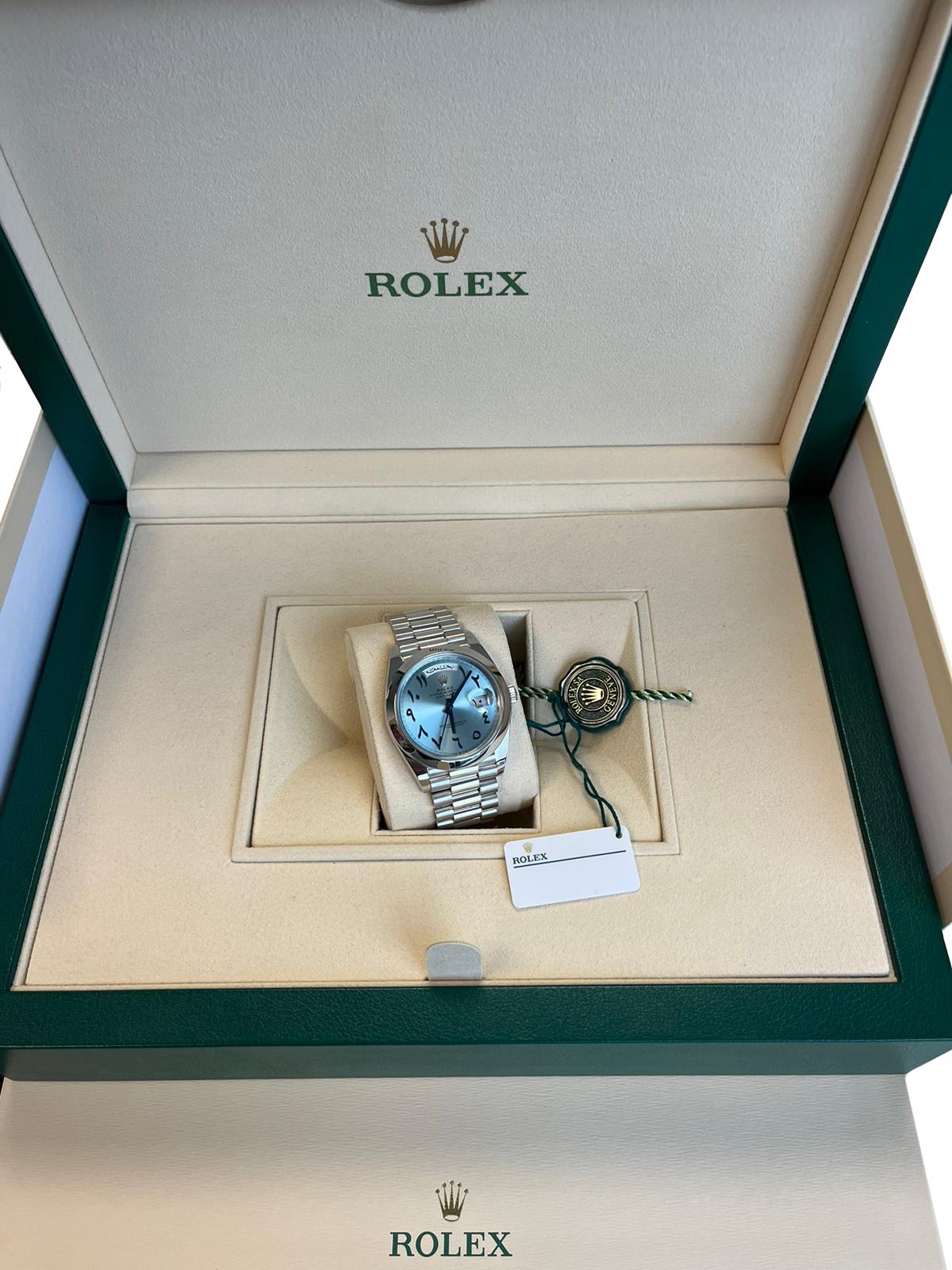 Moderne Rolex Montre President 40 avec cadran arabe bleu glace et cadran automatique en platine 228206 en vente