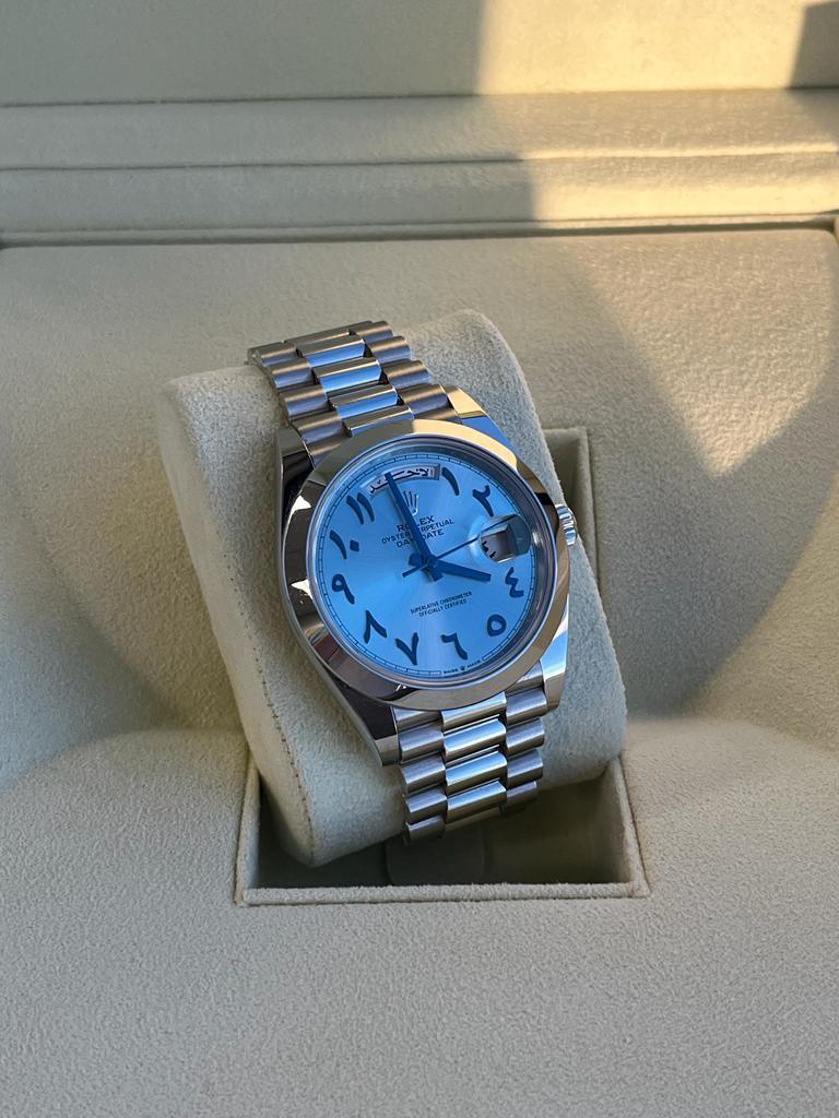Rolex Montre President 40 avec cadran arabe bleu glace et cadran automatique en platine 228206 en vente 7