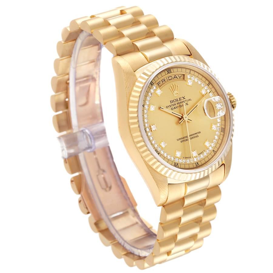 Rolex Day-Date President Yellow Gold String Diamond Mens Watch 18238. Mouvement à remontage automatique certifié officiellement chronomètre. Boîtier oyster en or jaune 18k de 36,0 mm de diamètre. Logo Rolex sur la couronne. Lunette cannelée en or