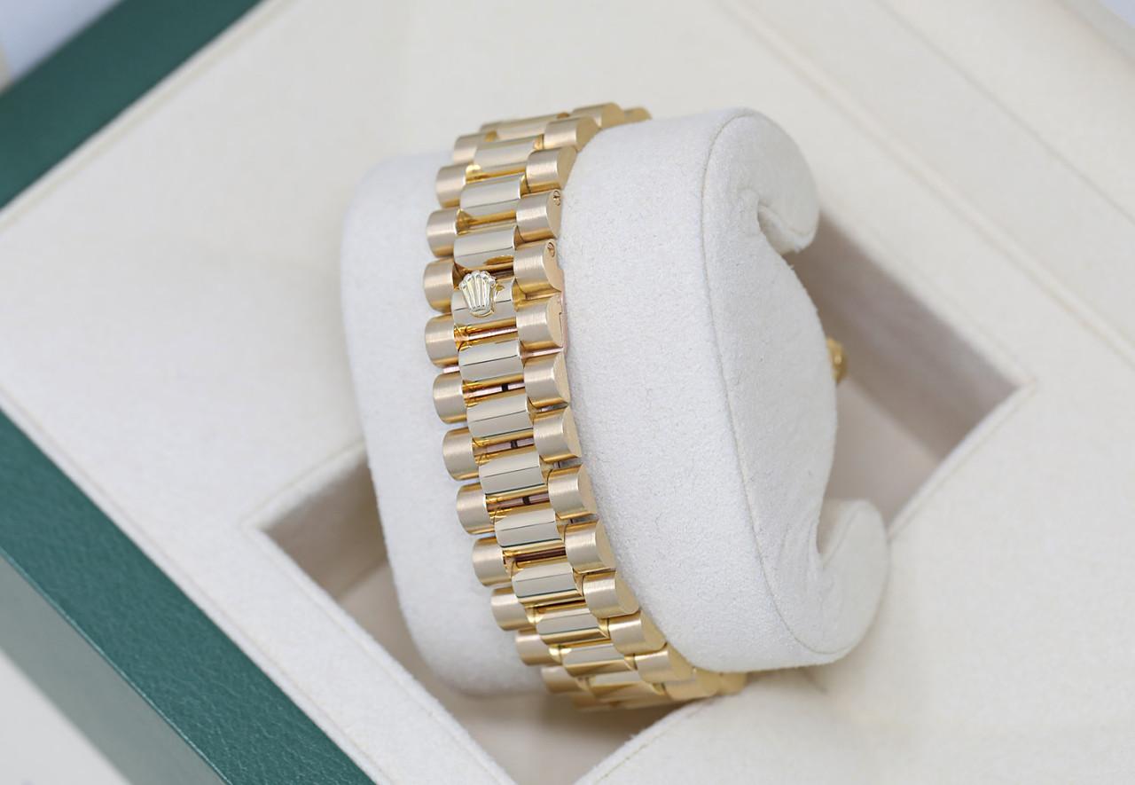 Rolex Montre présidentielle Day-Date avec cadran champagne en or jaune et diamants, fabrication Excellent état - En vente à New York, NY