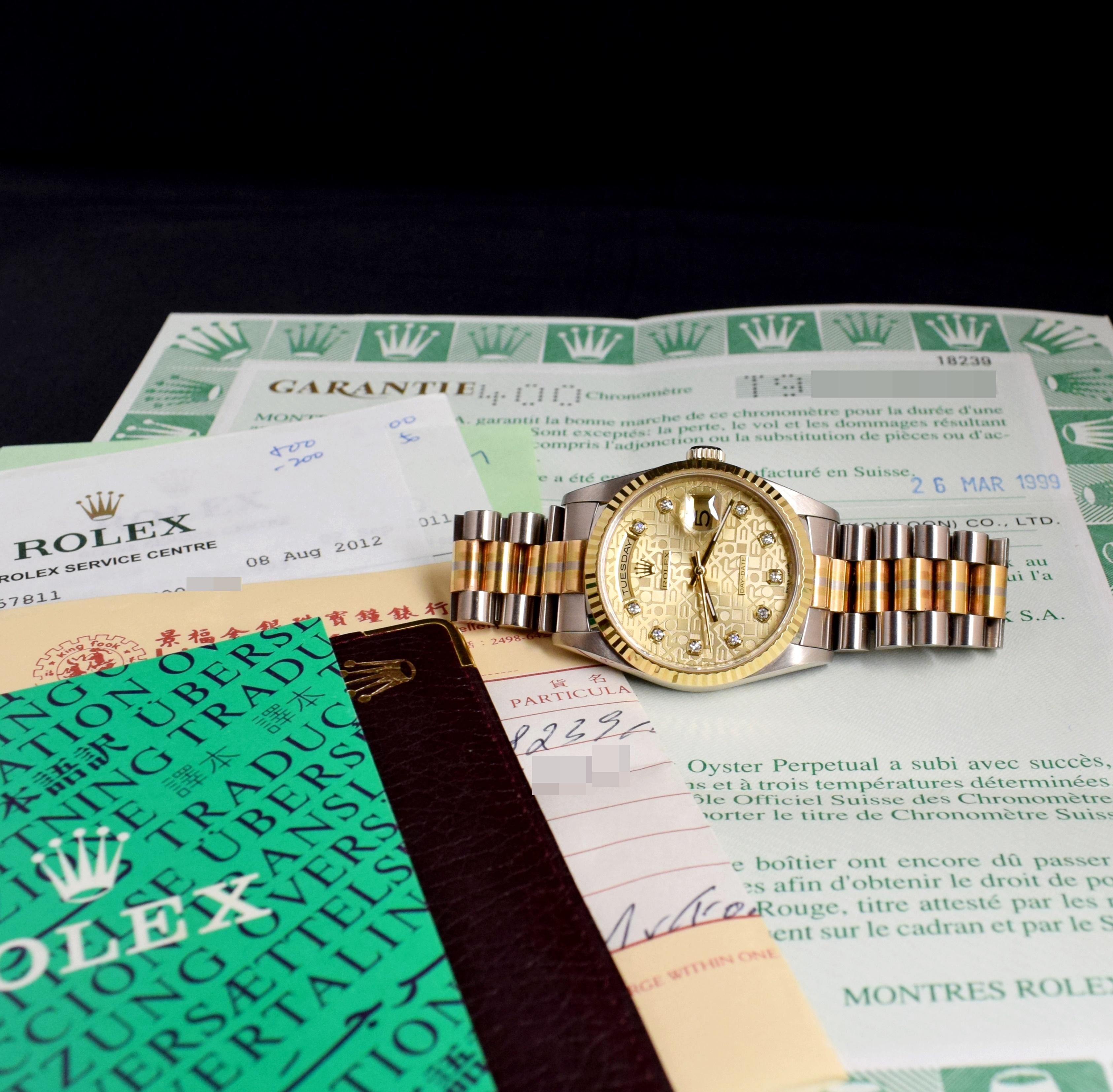 Marke: Vintage By Rolex
Modell: 18239
Jahr: 1996
Seriennummer: T9xxxxx
Referenz: OT1556

In den späten 1980er Jahren brachte Rolex das Modell 18239 Day-Date auf den Markt. Dieses besondere Exemplar ist als 